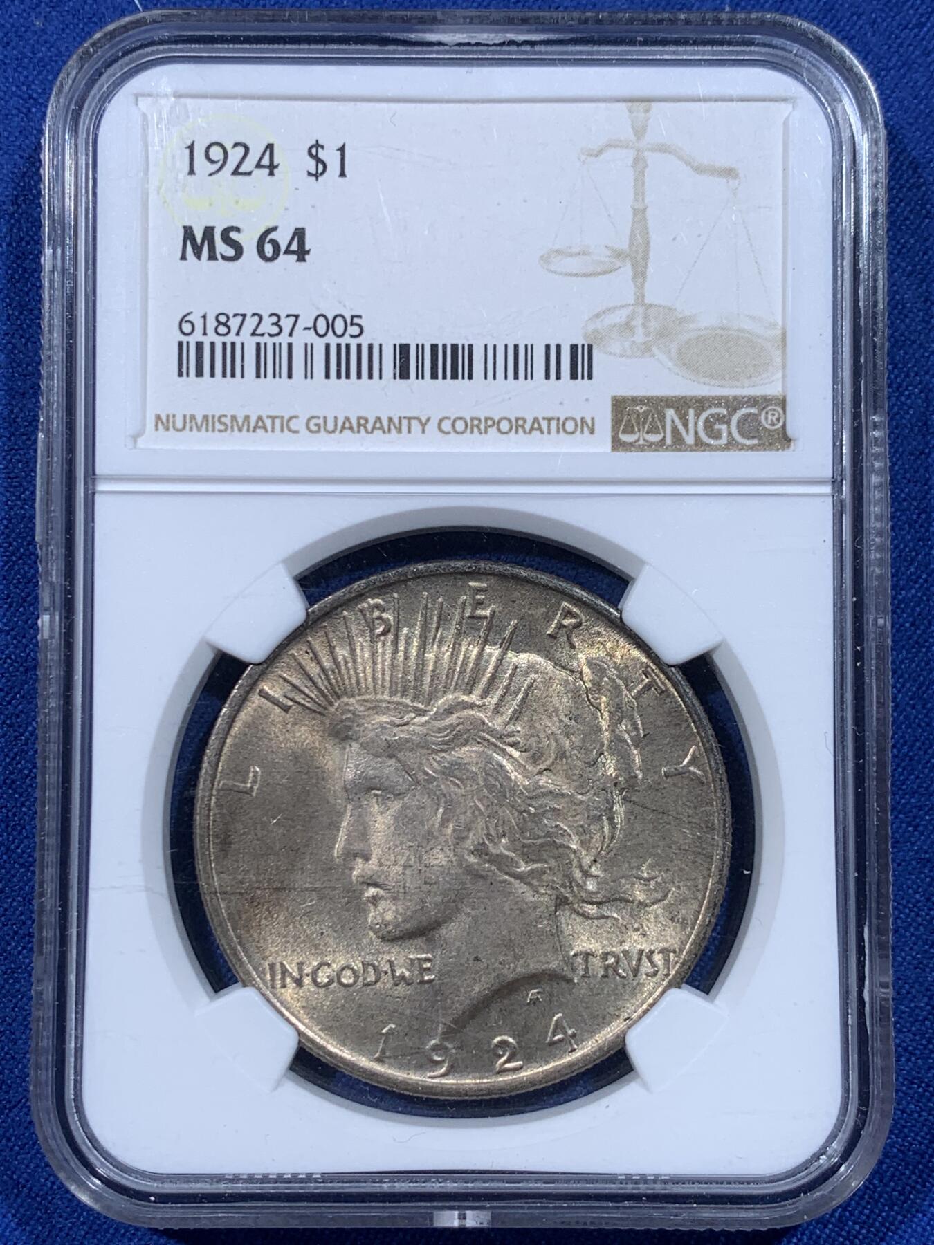 《竞宝斋》第444场 周日，周一，2场连拍 （全场包邮） NGC MS64 美国1924年和平银币 转光效果，双面带点咖色包浆，光度也不错。