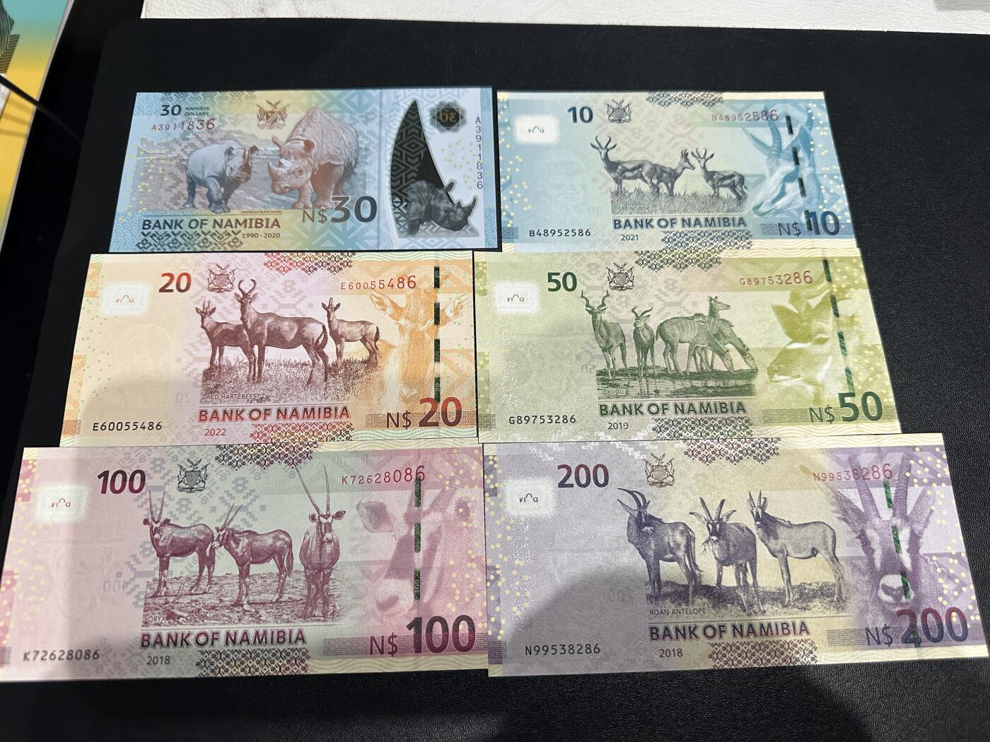 《外钞收藏家》第五百九十期（欧洲强钞、港币、硬通货及丰富裸币大拍场）（本平台长期征集拍品、欢迎藏友们联系合作） 纳米比亚10-200面额 六张一起 全新UNC 全部是靓号尾6 其中一张是纪念钞