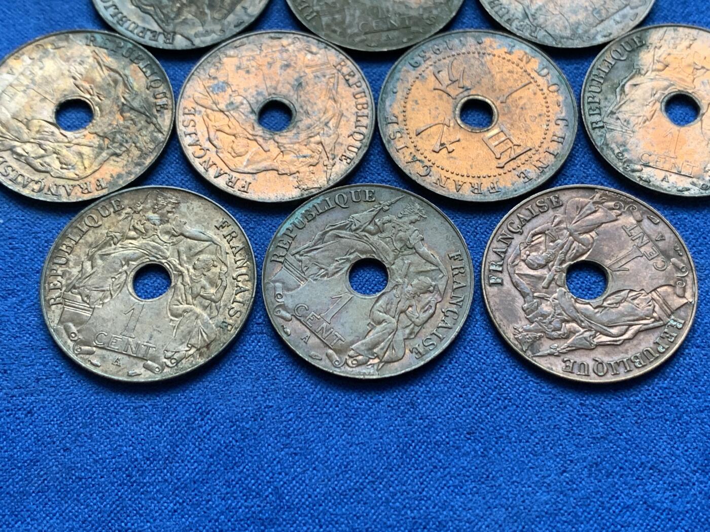 《竞宝斋》第444场 周日，周一，2场连拍 （全场包邮） 十枚一组 法属印支1926年-1939年百分之一中孔铜币