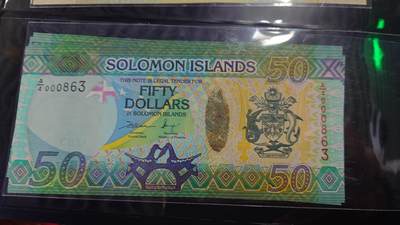 世界钱币～微拍第218期暨2025年第58期  老库存低价起拍 - 所罗门群岛50元 百位小号全新绝品无47尾号863