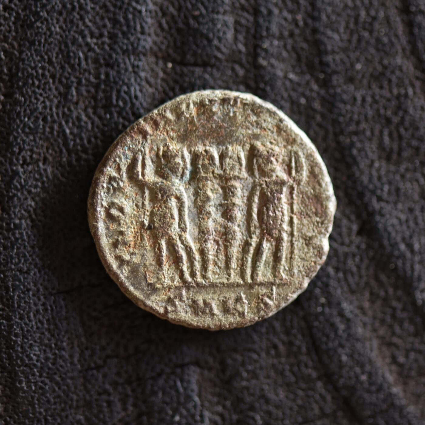 【良泉】【2025年最后一场】12月18日晚19.30点开拍！188组【直播场】西方古代钱币、丝路杂项、印章！  【藏家出品B】 公元333-337年，古罗马帝国，君士坦丁二世“凯撒”时期，克孜科斯造币厂，2.1克