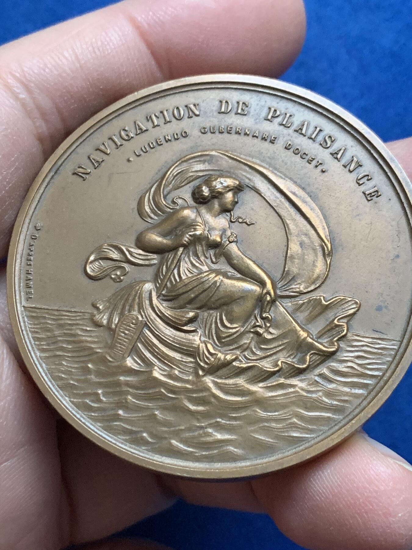 《竞宝斋》第444场 周日，周一，2场连拍 （全场包邮） 法国游艇俱乐部百年纪念（1867-1967）铜章 63.8克 50mm 1967 丰饶角铜标 带盒