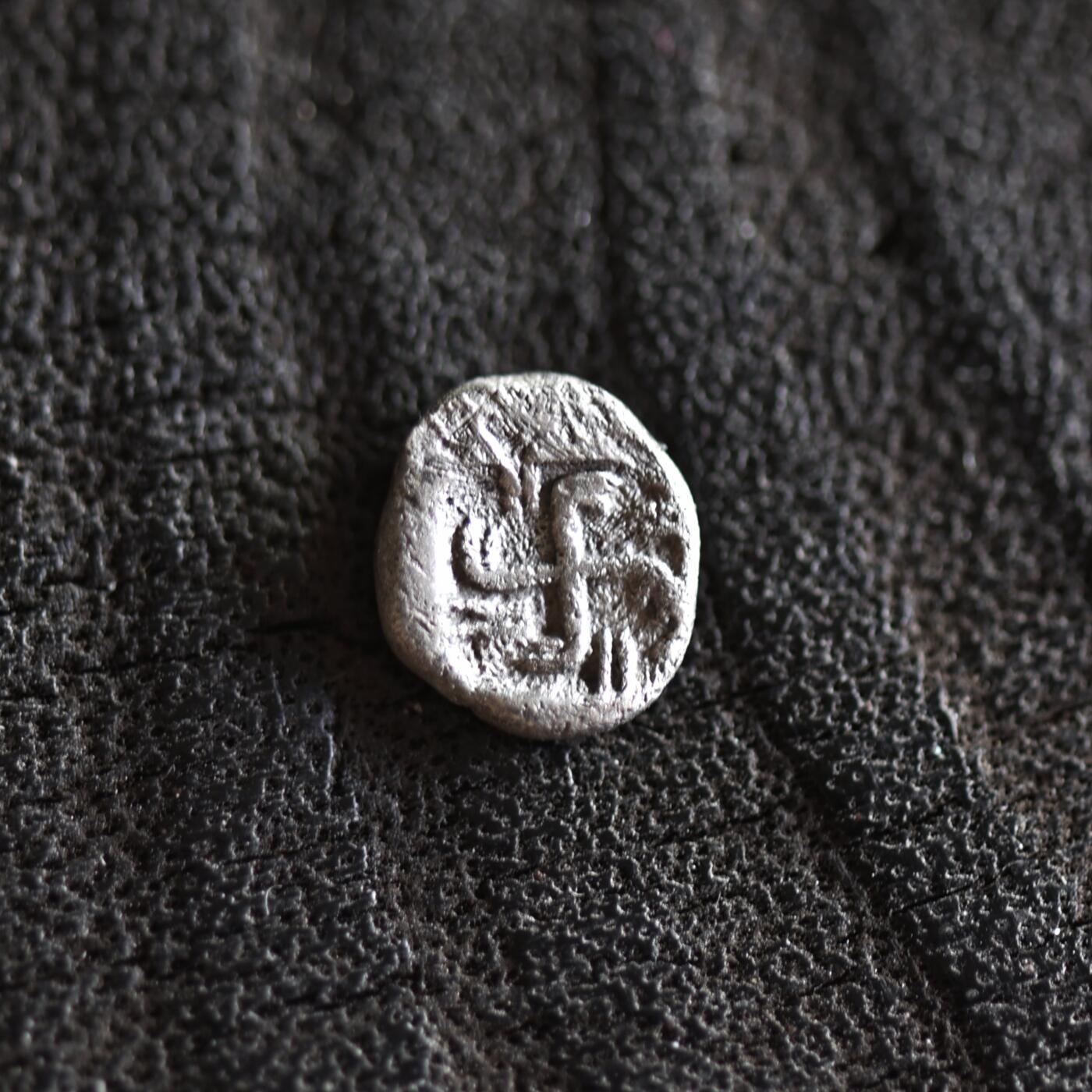 【良泉】【2025年最后一场】12月18日晚19.30点开拍！188组【直播场】西方古代钱币、丝路杂项、印章！ 【少见】公元前5-4世纪【古希腊】阿波罗尼亚，船锚/卍螺旋，半奥波银币，0.42克