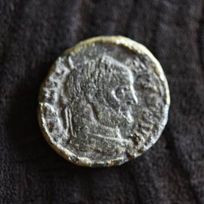 【良泉】【2025年最后一场】12月18日晚19.30点开拍！188组【直播场】西方古代钱币、丝路杂项、印章！ -  【藏家出品B】公元320年，古罗马帝国，李锡尼一世，誓愿富力铜币，2.77克