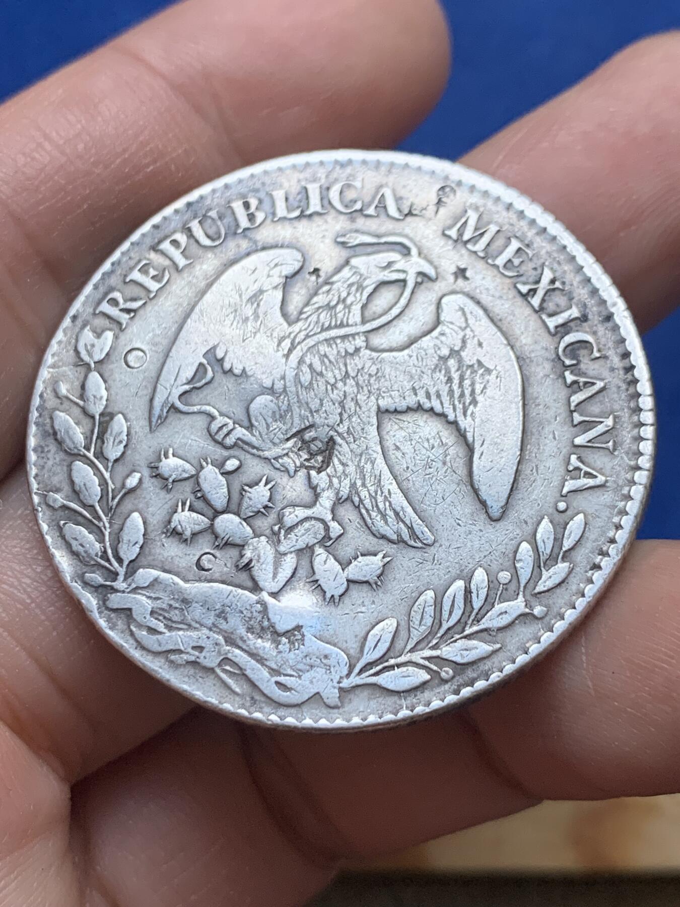 《竞宝斋》第444场 周日，周一，2场连拍 （全场包邮） 墨西哥1882年8里亚尔鹰洋 比较有经历的1枚 双面带戳 细节也不错