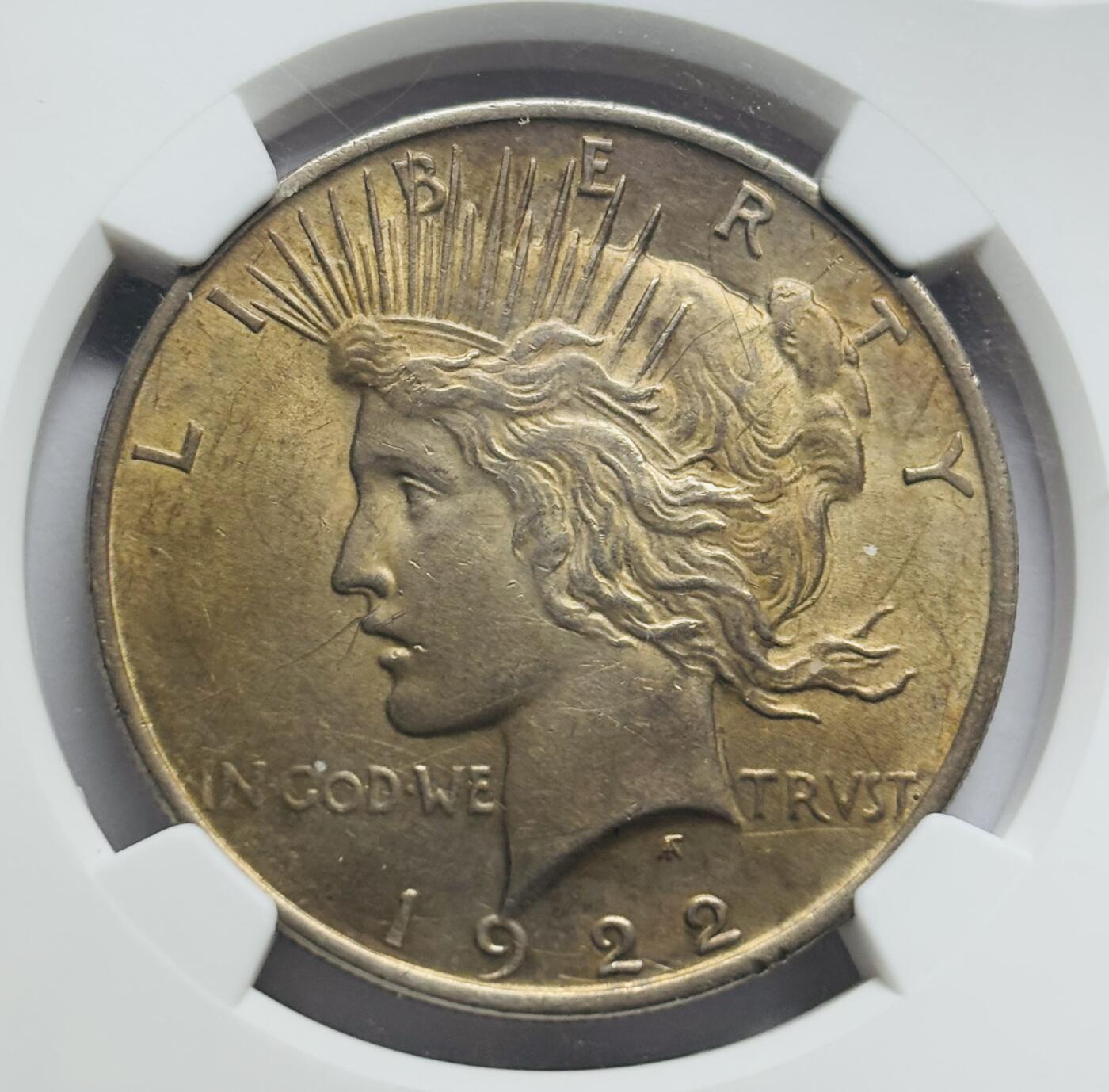 文馨钱币收藏第 283 场，【大雪鉴珍，寒英缀金】金银纪念币精品场，诚邀您的参与【长期接代拍品】 1922 年美国和平鸽一元银元，NGC 评级 AUD，金色包浆立体饱满，整体金黄状态，视觉感拉满