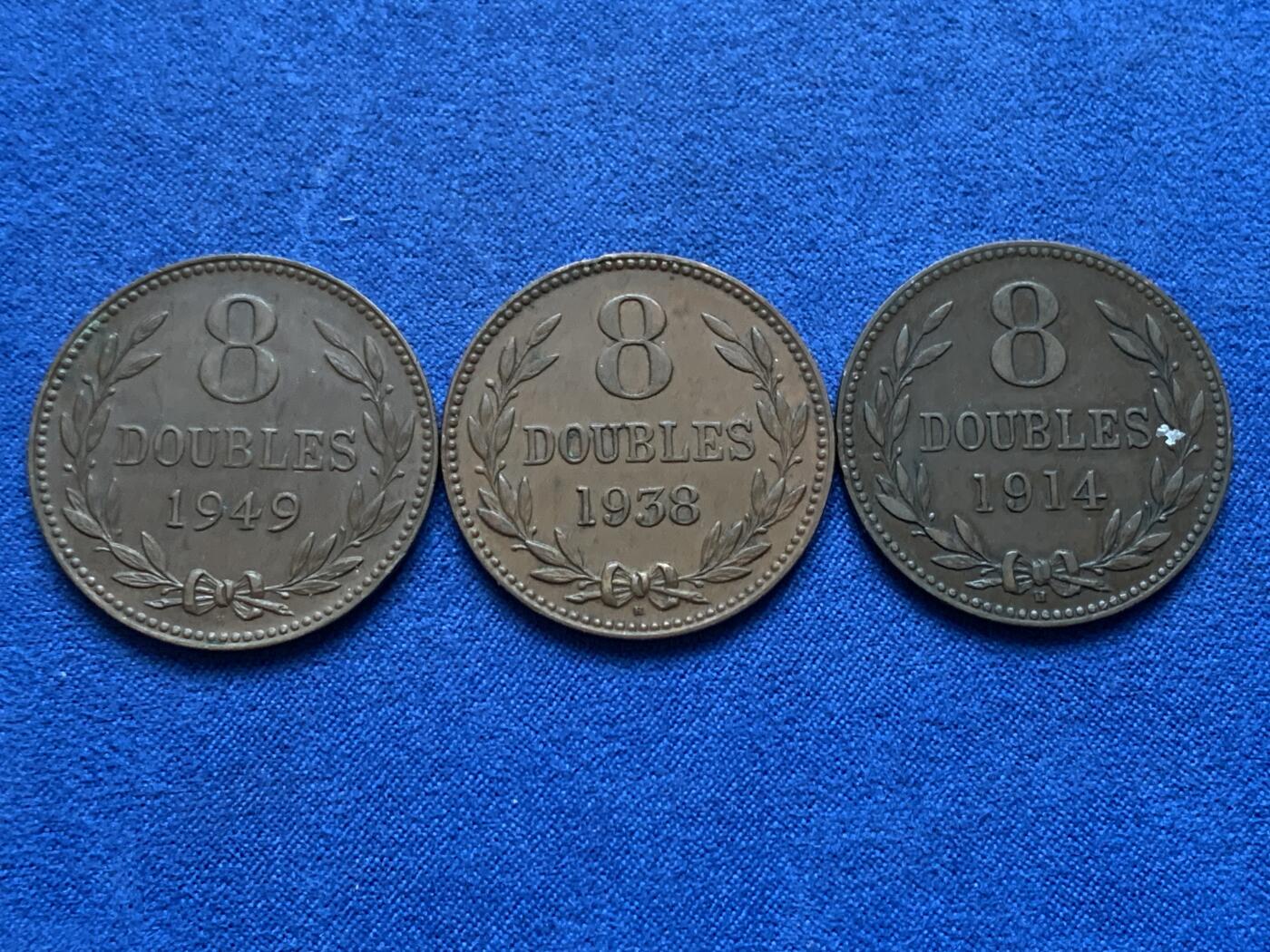 《竞宝斋》第444场 周日，周一，2场连拍 （全场包邮） 三枚一组 英国根西岛8道布铜币，1914年/1938年/1949年，品相不错。