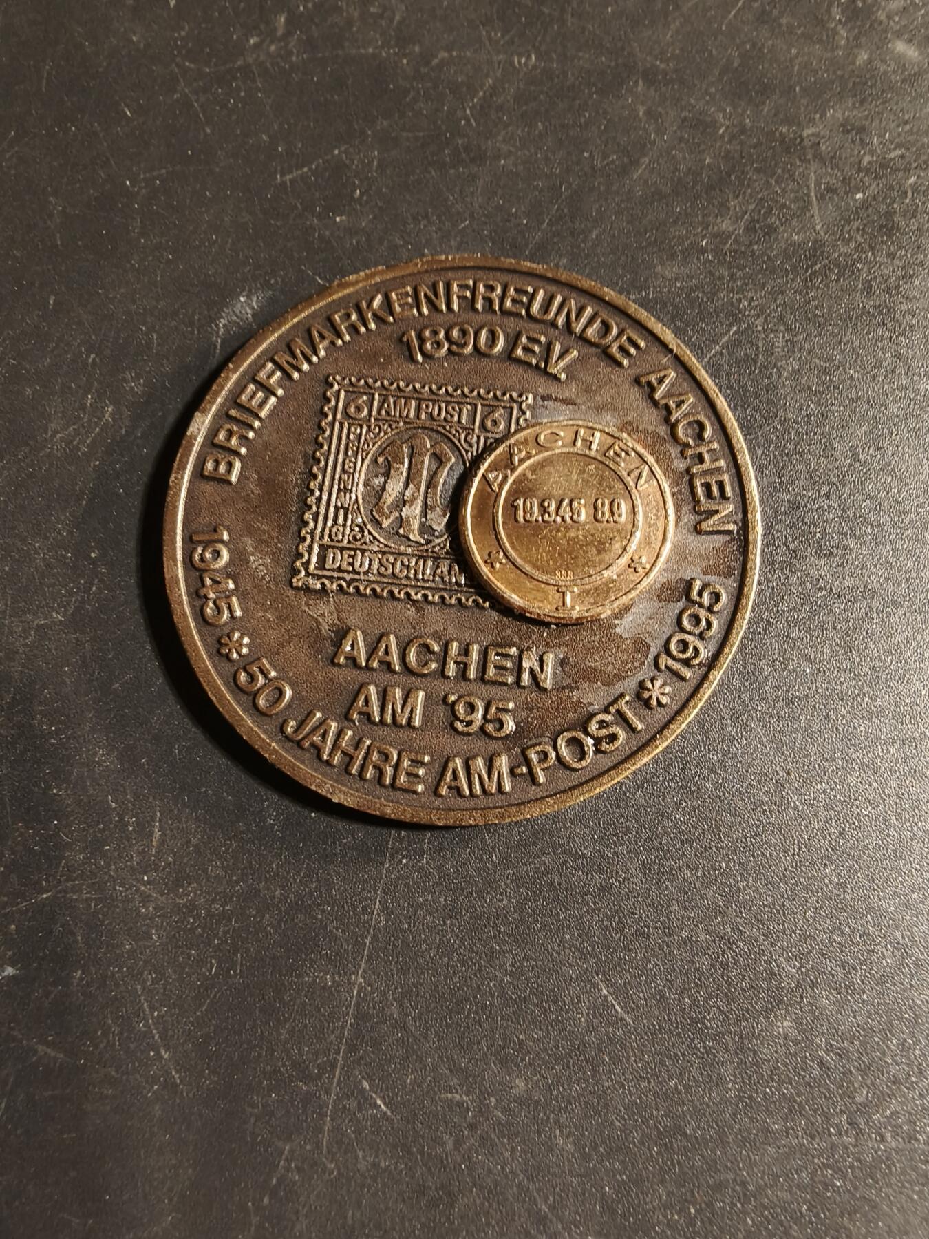 老王徽章第167期 德国亚琛集邮协会纪念章     直径44mm.   重量35.2g