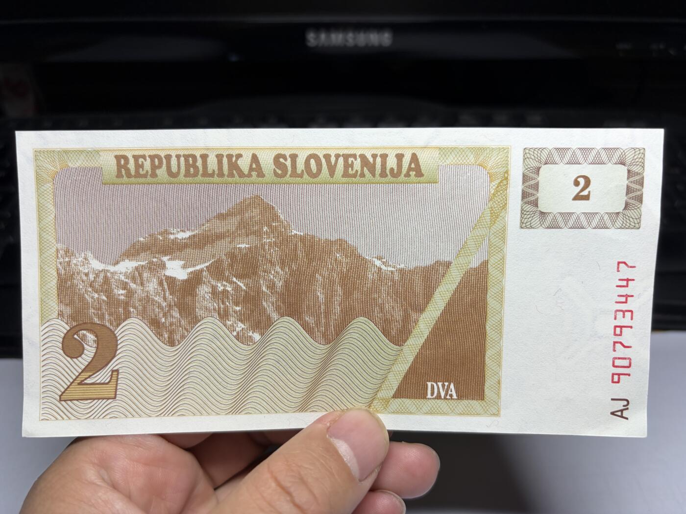 2025年集古藏今外币拍卖第十期-第10场—（总第290拍-纸币专场），本期拍完结算一次，发货时间2-3天，休息几天后继续新的一期拍卖。 1990年斯洛文尼亚2托拉尔