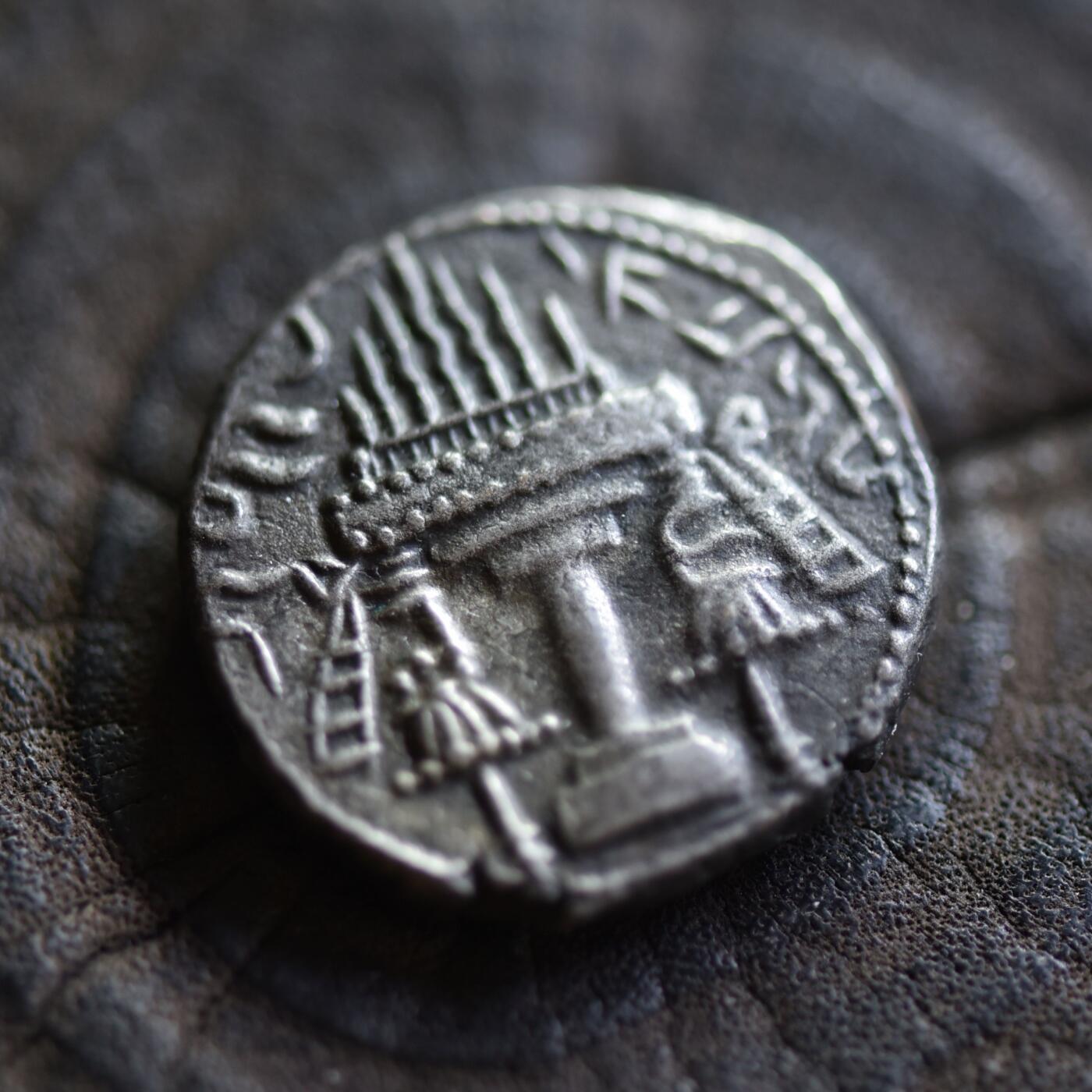 【良泉】【2025年最后一场】12月18日晚19.30点开拍！188组【直播场】西方古代钱币、丝路杂项、印章！ 【藏家出品C】阿尔达希尔一世，四德拉克马，13.7g 少见的萨珊早期四德拉克马银币