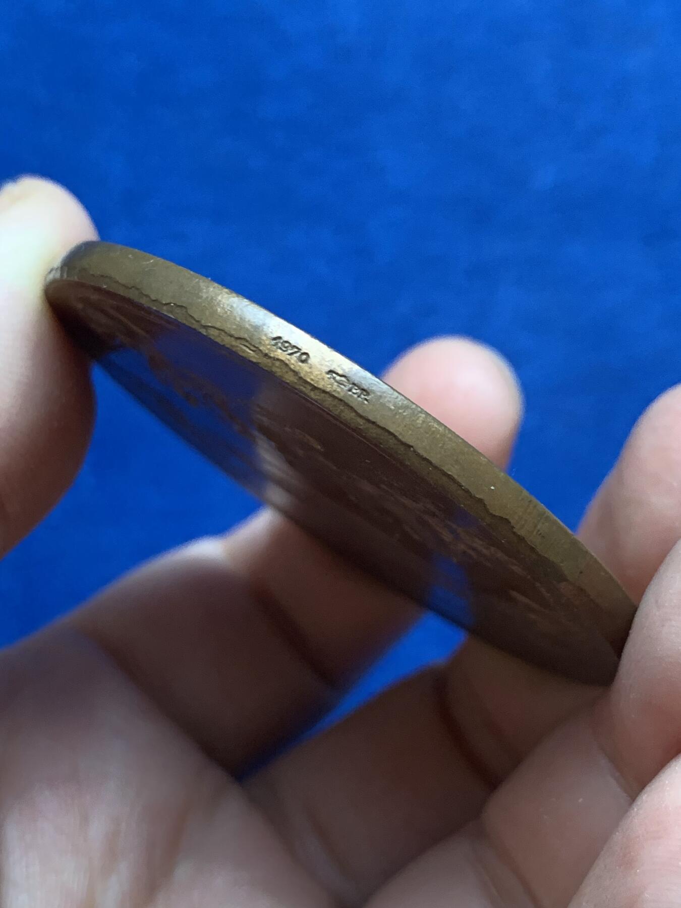 《竞宝斋》第444场 周日，周一，2场连拍 （全场包邮） 法国第五共和国1970年基金会铜章，直径54MM，68.1g，丰饶角铜标