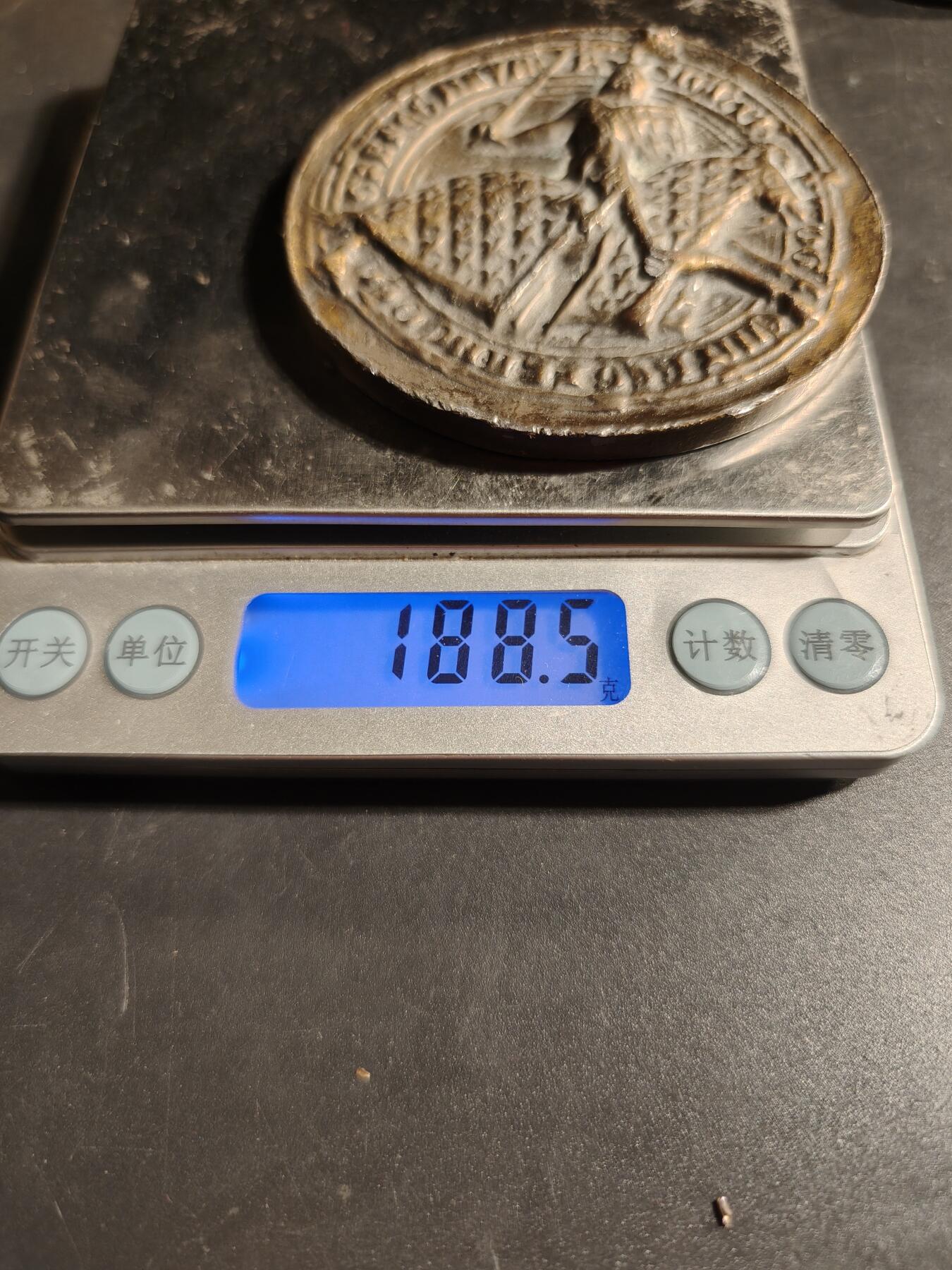 老王徽章第167期 法国国王菲利四世骑马戎装形象纪念章     直径69mm.   重量188.5g