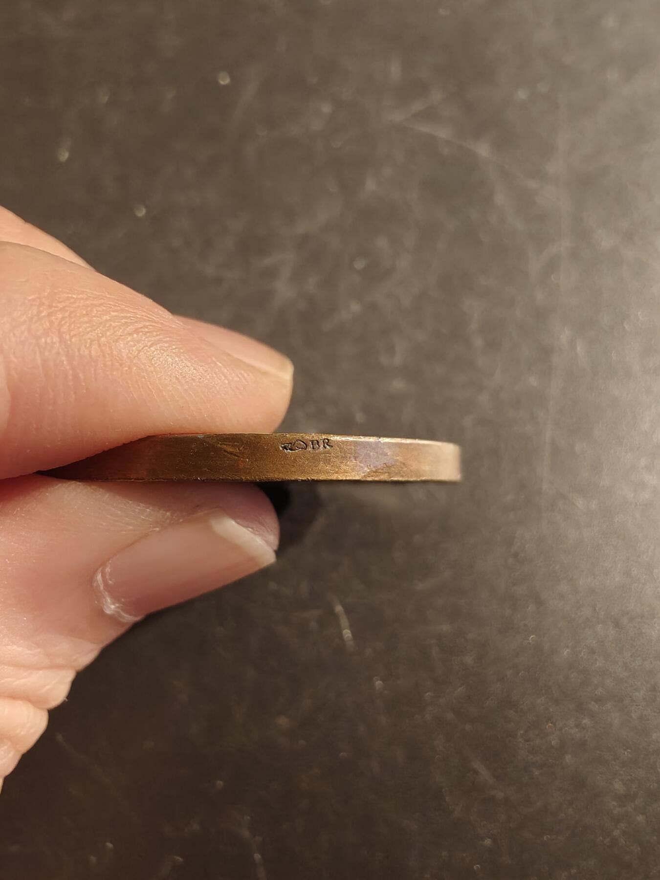 老王徽章第167期 法国艺术之友协会大铜章     直径32mm.    重量16.9g