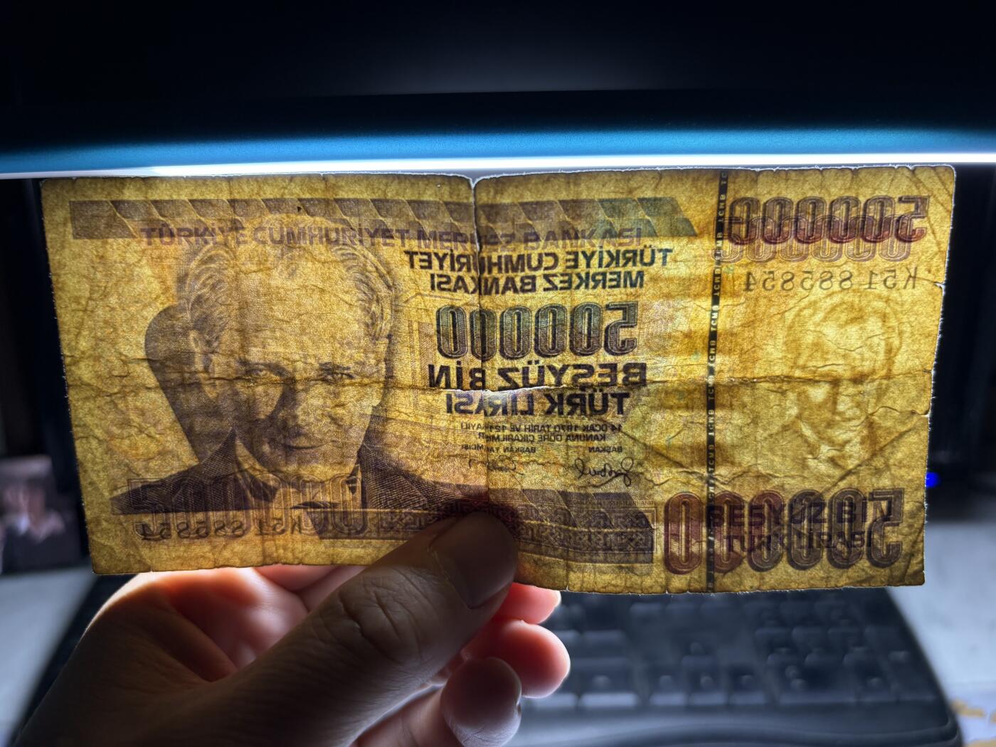 2025年集古藏今外币拍卖第十期-第10场—（总第290拍-纸币专场），本期拍完结算一次，发货时间2-3天，休息几天后继续新的一期拍卖。 1970年土耳其500000里拉，有裂