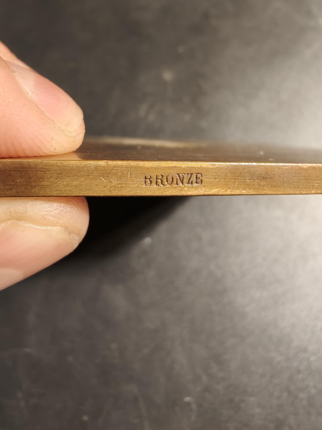 老王徽章第167期 意大利R.P. BRESSON教授方形大铜章     尺寸57×80mm.     重量148.7g