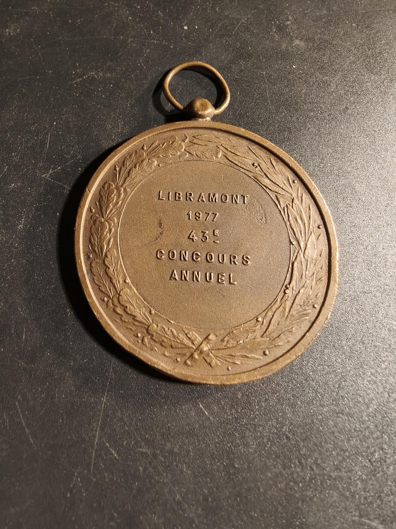 老王徽章第167期 比利时皇家阿登马协会奖章      直径50mm.    重量52.9g