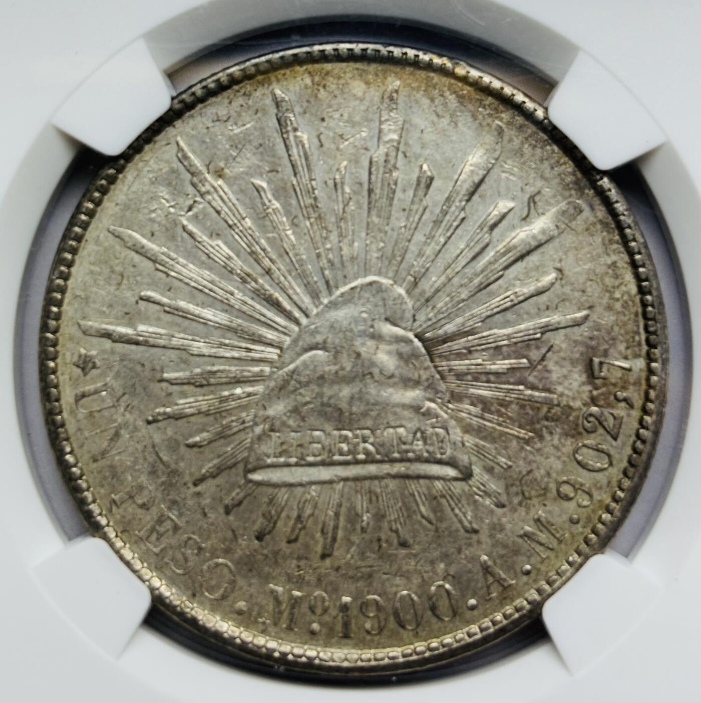 文馨钱币收藏第 283 场，【大雪鉴珍，寒英缀金】金银纪念币精品场，诚邀您的参与【长期接代拍品】 1900 年墨西哥鹰洋 1 比索大银元 NGC 评级 AU53 分，酱彩包浆