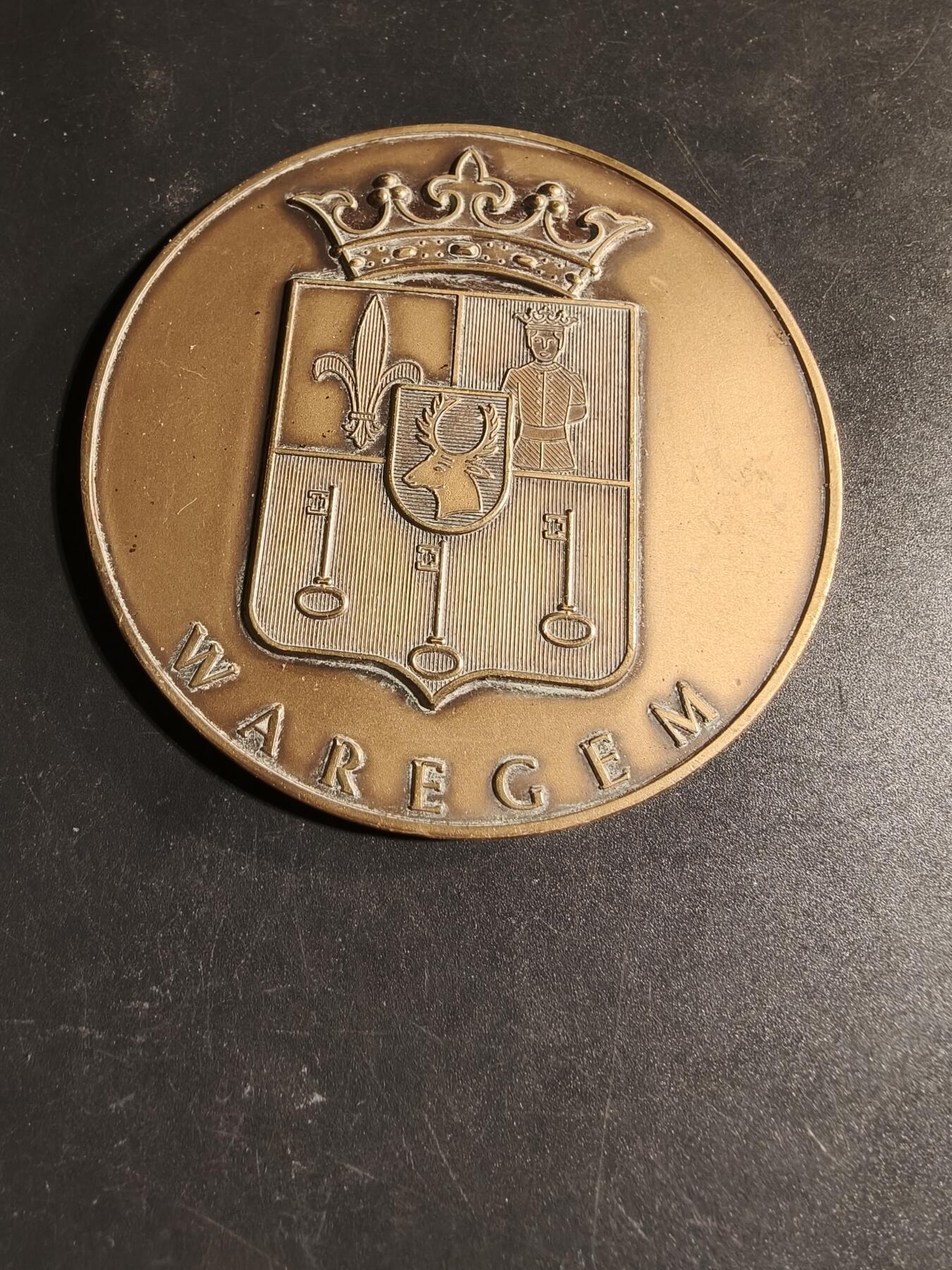 老王徽章第167期 法国瓦雷赫姆市大铜章     直径80mm.    重量154.7g