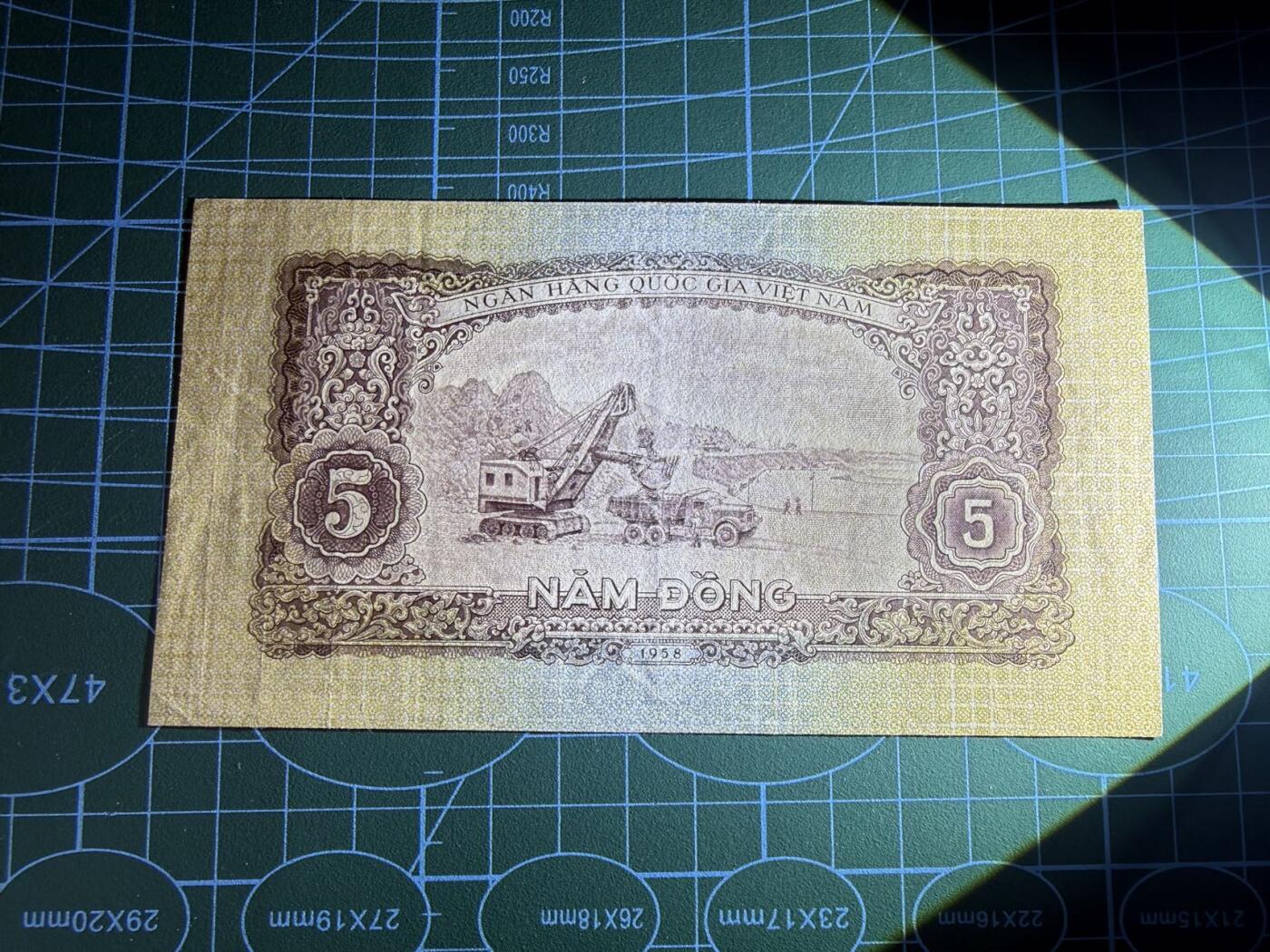 【炜奕收藏】，第五十二期 1958年越南5盾，品相如图，处理票，号码无347