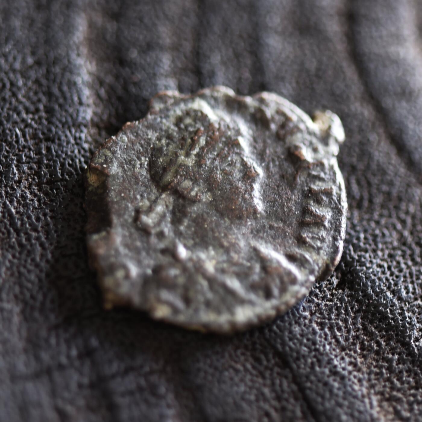 【良泉】【2025年最后一场】12月18日晚19.30点开拍！188组【直播场】西方古代钱币、丝路杂项、印章！  【藏家出品B】公元378-383年，西罗马帝国 格拉提安铜币，克孜科斯造币厂，2.01克