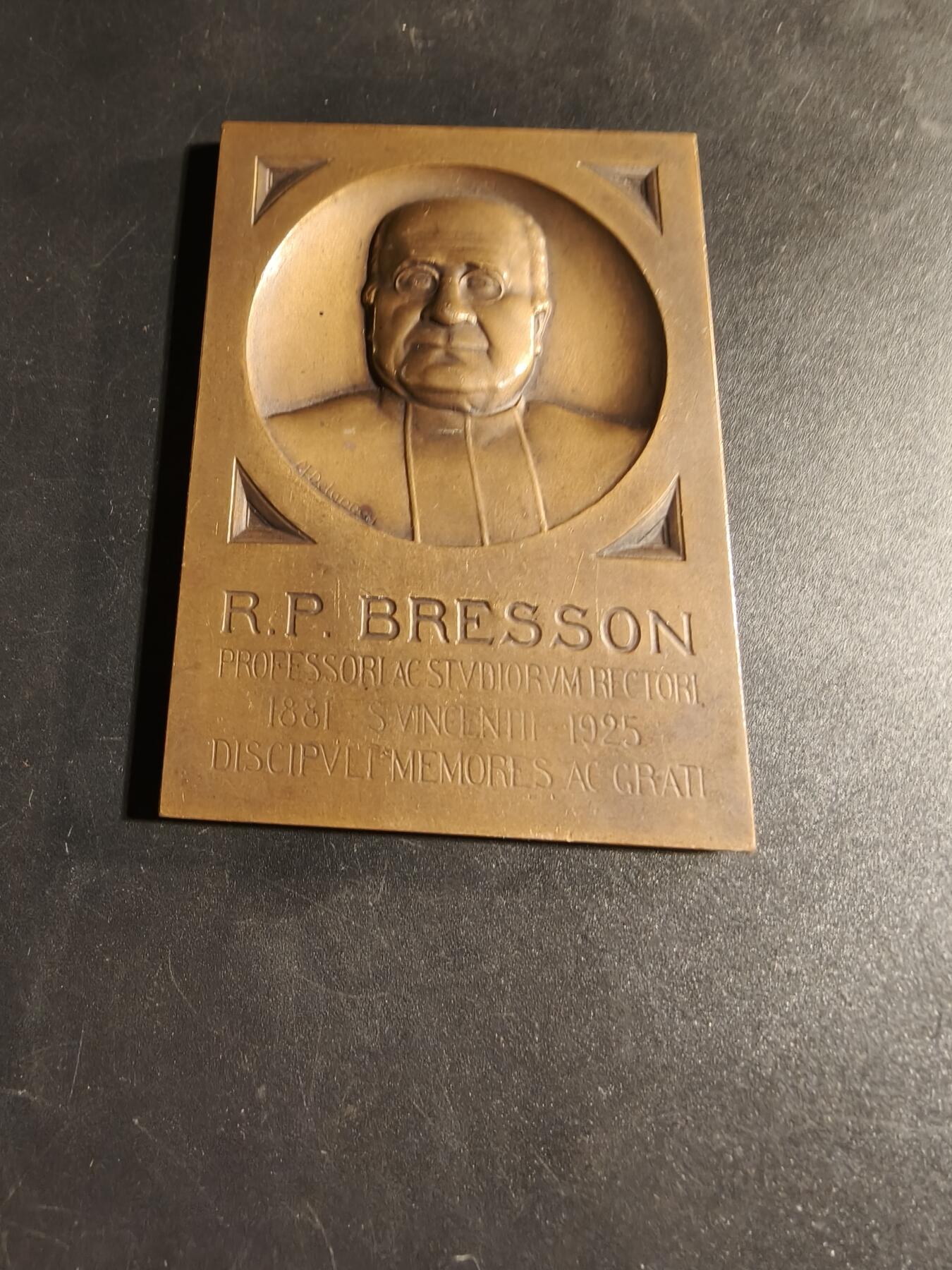 老王徽章第167期 意大利R.P. BRESSON教授方形大铜章     尺寸57×80mm.     重量148.7g