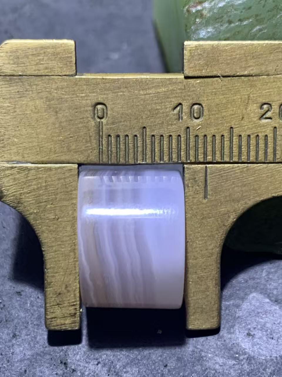 冰飘冻料战国红玛瑙通货墩子一个，