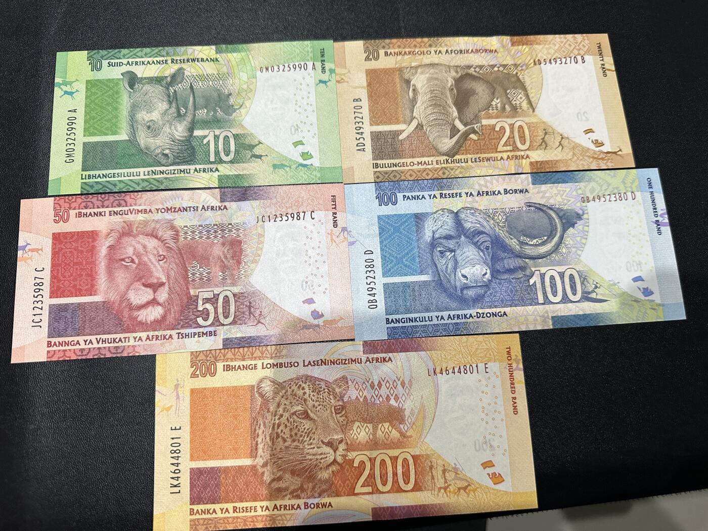 《外钞收藏家》第五百九十期（欧洲强钞、港币、硬通货及丰富裸币大拍场）（本平台长期征集拍品、欢迎藏友们联系合作） 南非10-200兰特 五张一起 全新UNC