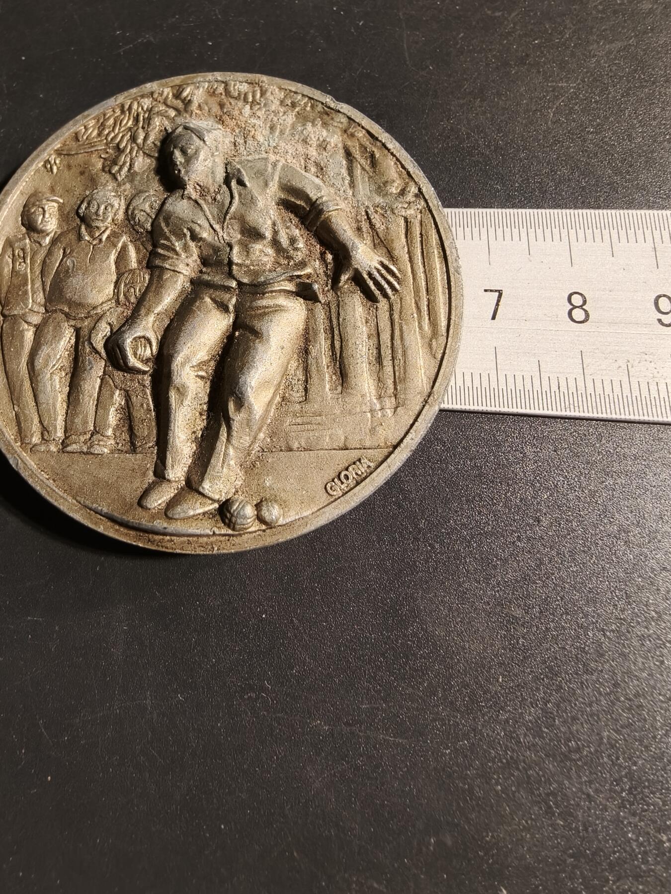 老王徽章第167期 法国滚球运动纪念章     直径66mm.    重量98.7g