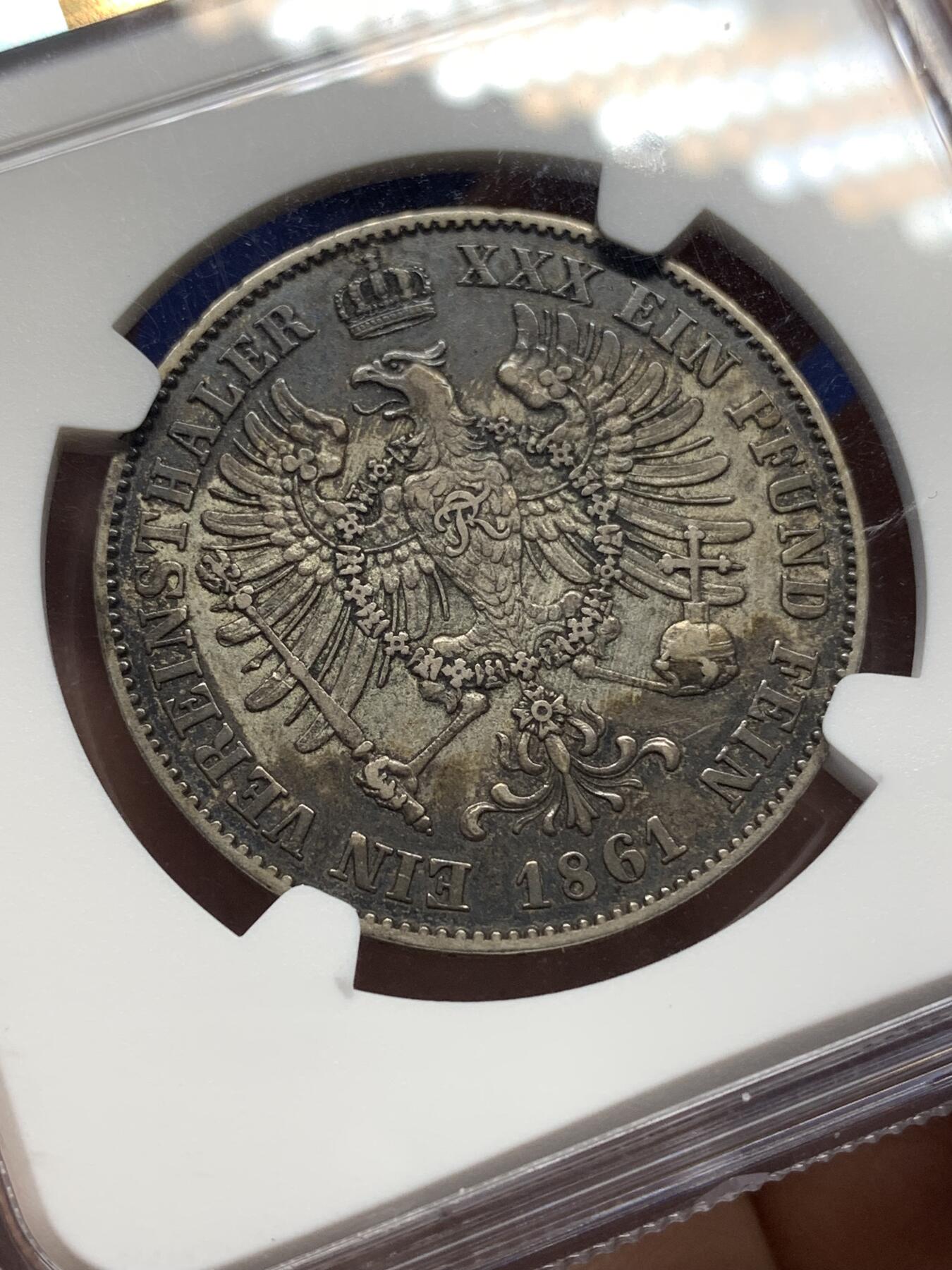 《竞宝斋》第444场 周日，周一，2场连拍 （全场包邮） NGC XF45 德国1861A普鲁士威廉四世1泰勒离冠鹰银币 正面醇黑包浆