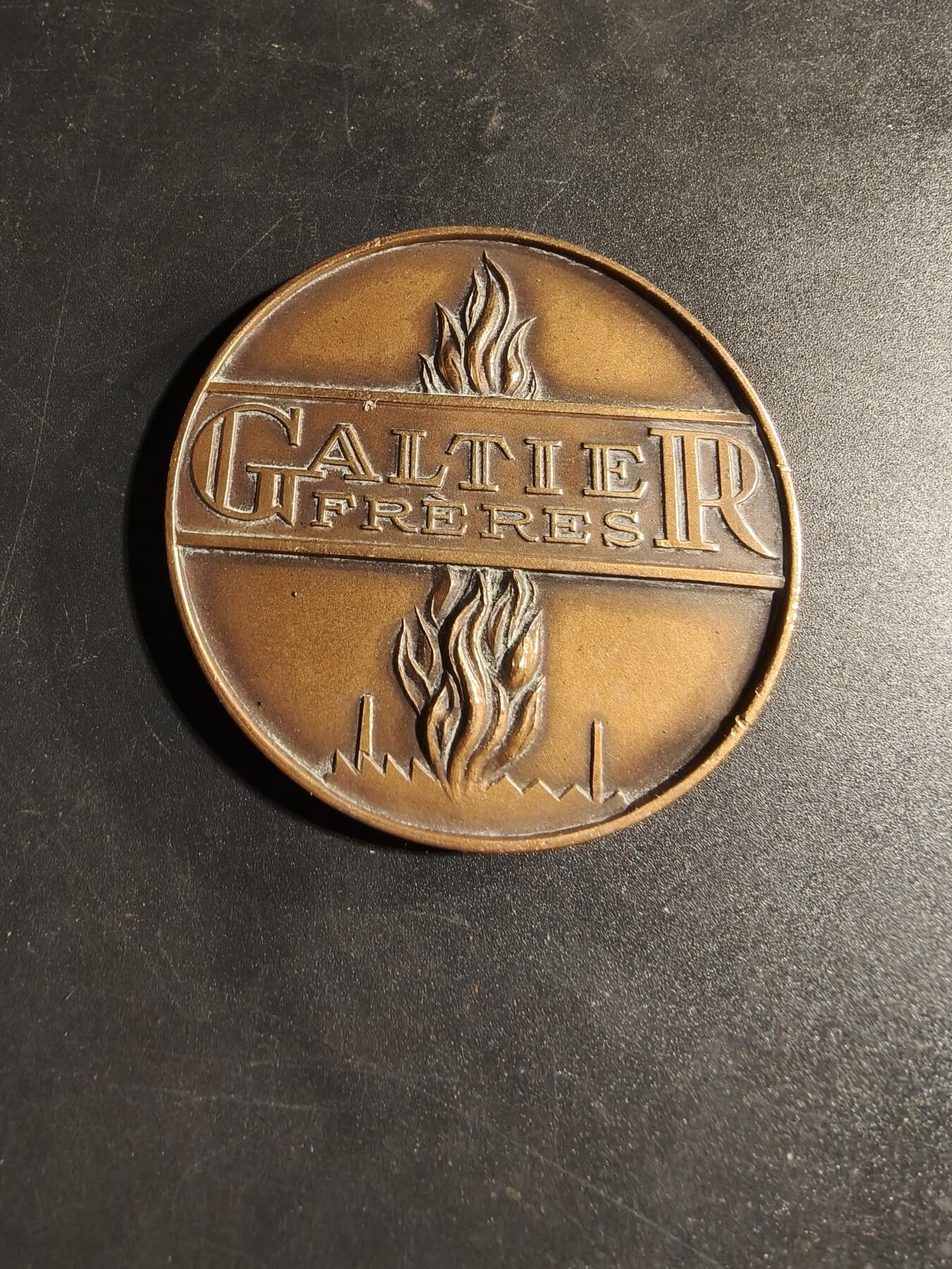 老王徽章第167期 法国福尔米工业协会成立50周年大铜章     直径56mm.    重量77.5g