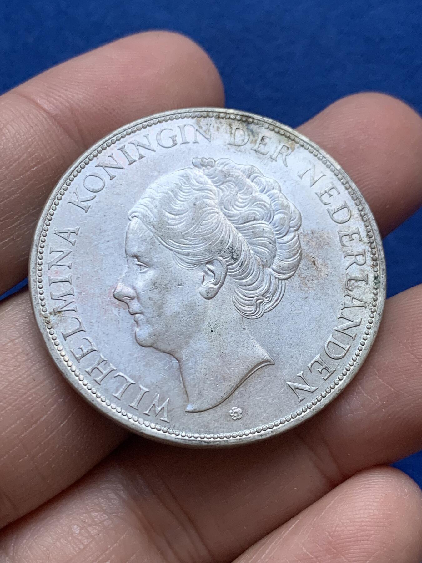 《竞宝斋》第444场 周日，周一，2场连拍 （全场包邮） 荷兰1931年威廉明娜2.5盾大银币 好品，女王人像、发丝很棒