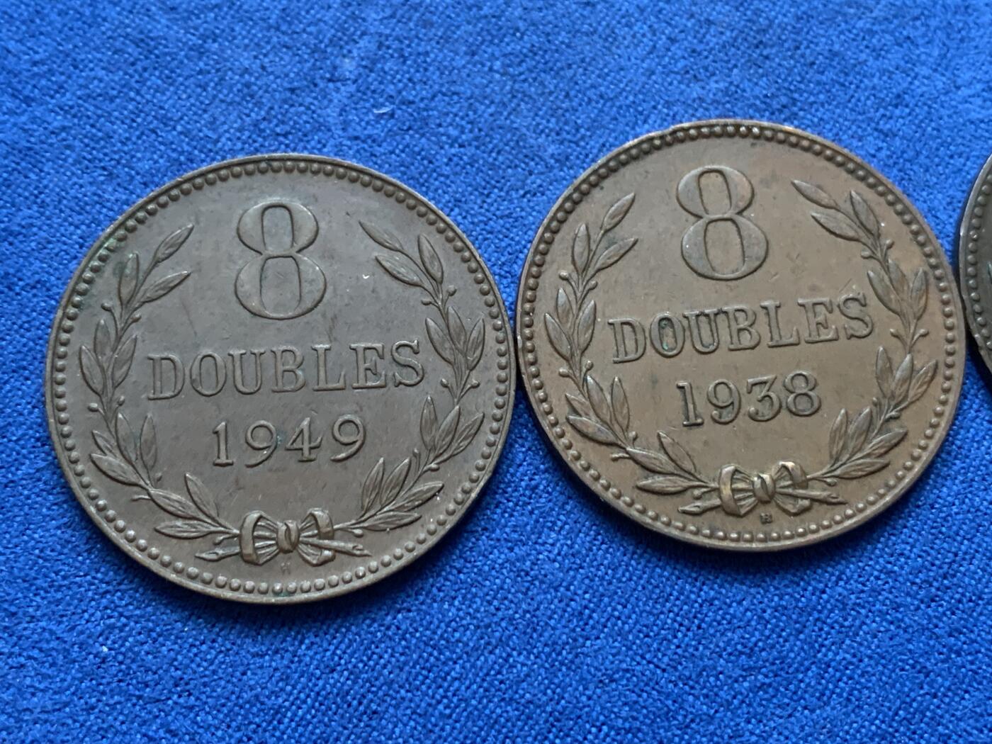 《竞宝斋》第444场 周日，周一，2场连拍 （全场包邮） 三枚一组 英国根西岛8道布铜币，1914年/1938年/1949年，品相不错。