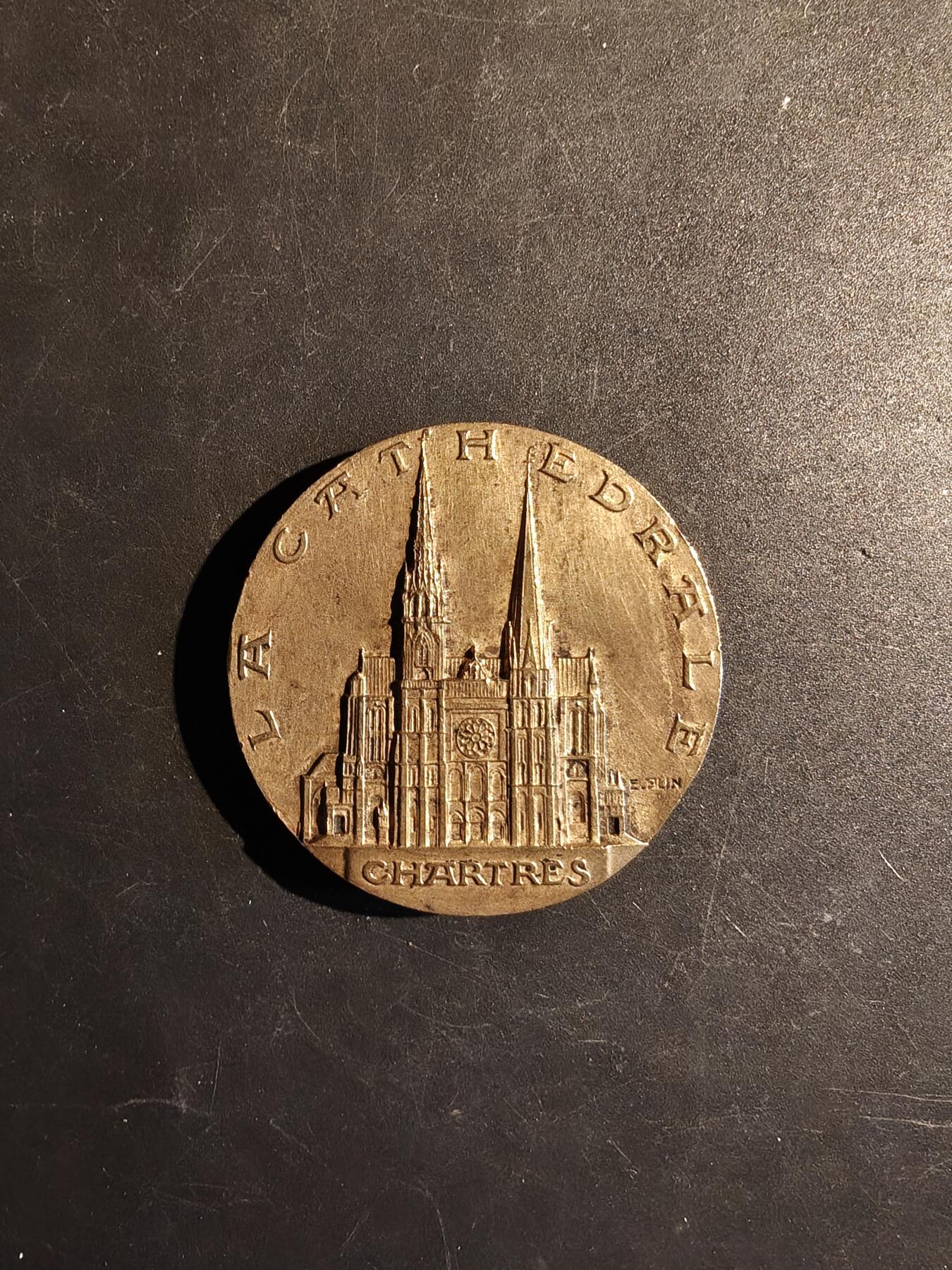 老王徽章第167期 法国沙特尔大教堂大铜章     直径48mm.    重量69.5g