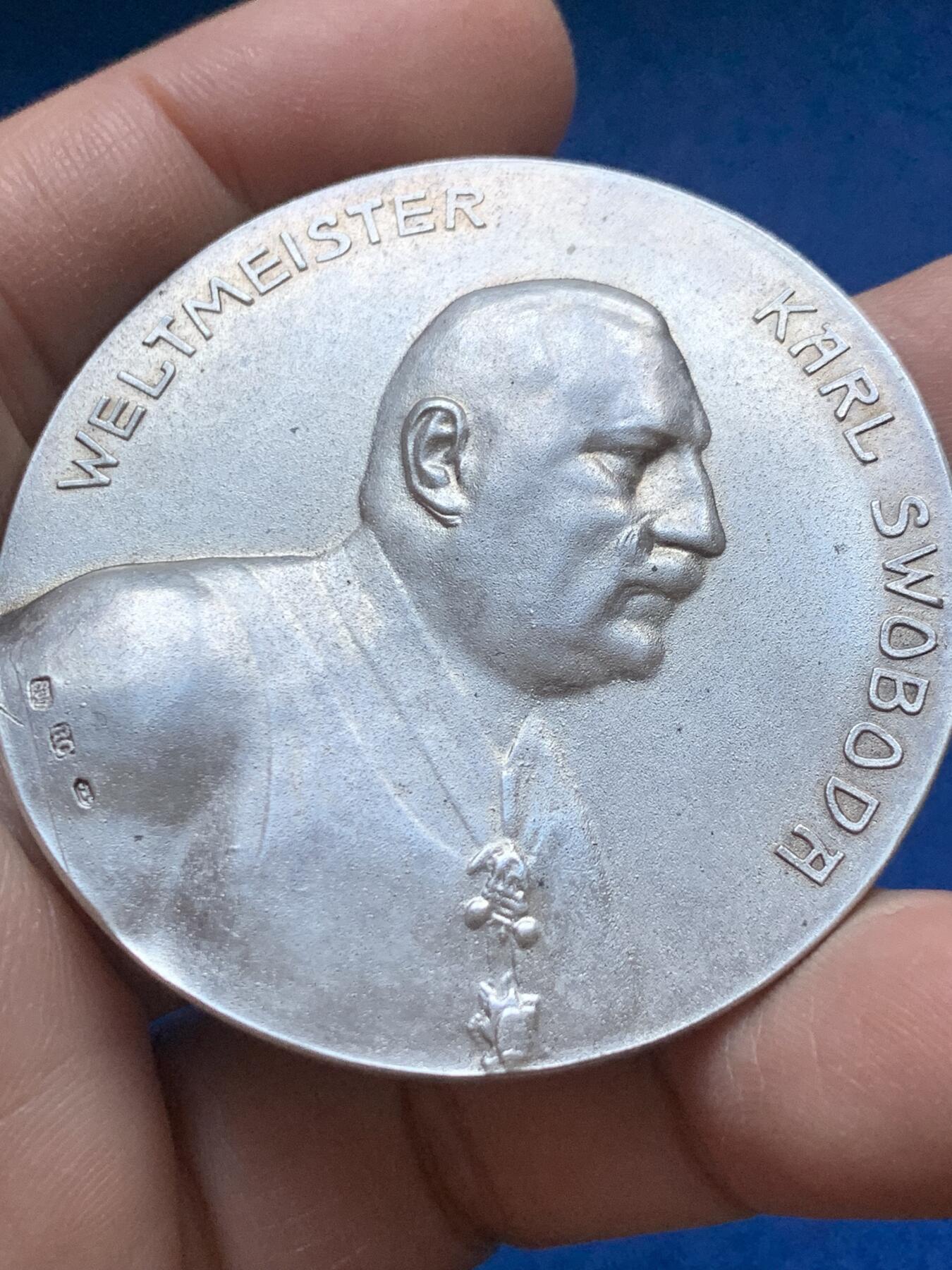 《竞宝斋》第444场 周日，周一，2场连拍 （全场包邮） 1938年德国举重世界冠军纪念大银章 稀少品种 54克 51.5mm