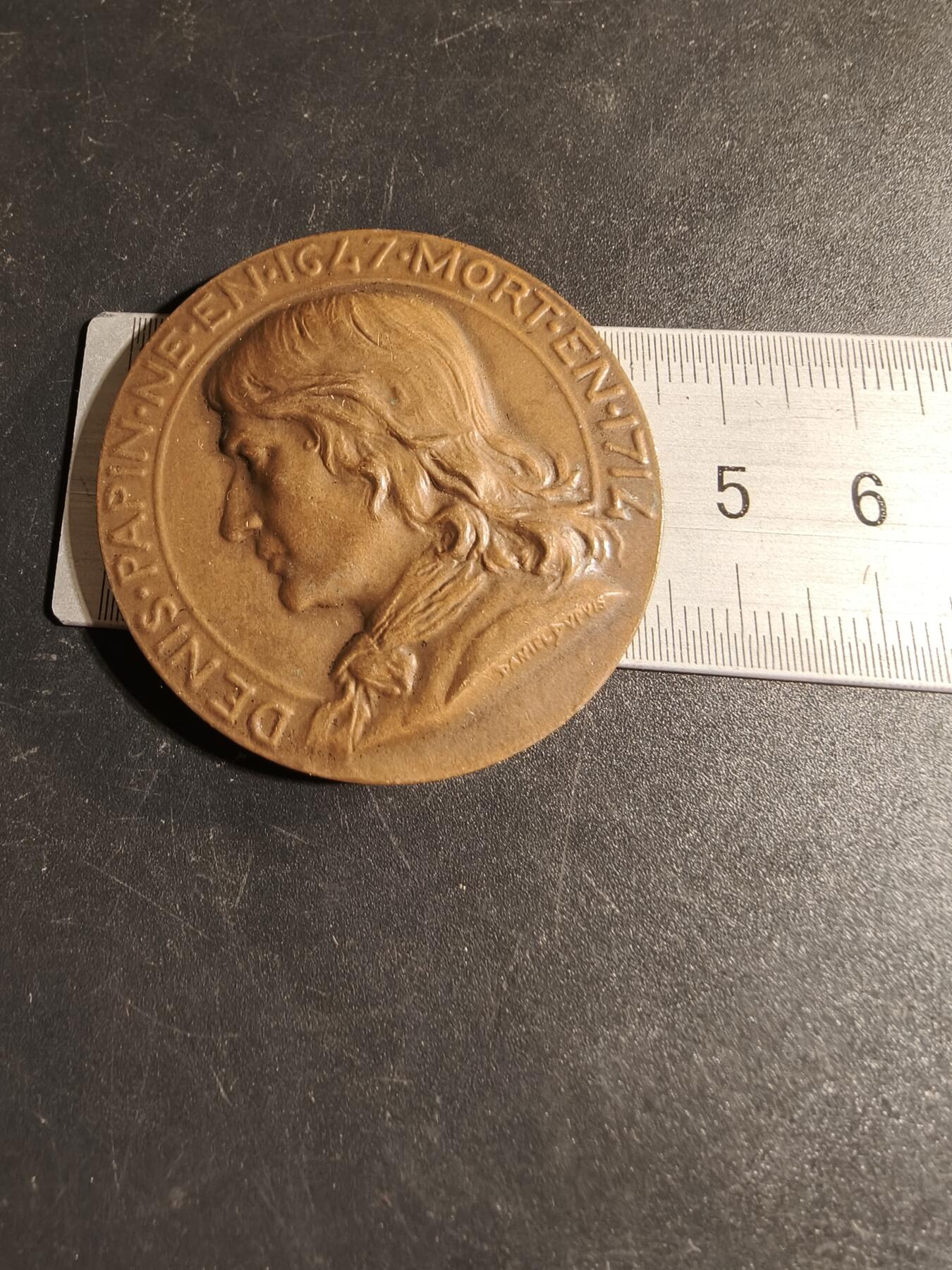 老王徽章第167期 法国机械与金属加工工业联合会大铜章     直径44mm.    重量45.1g