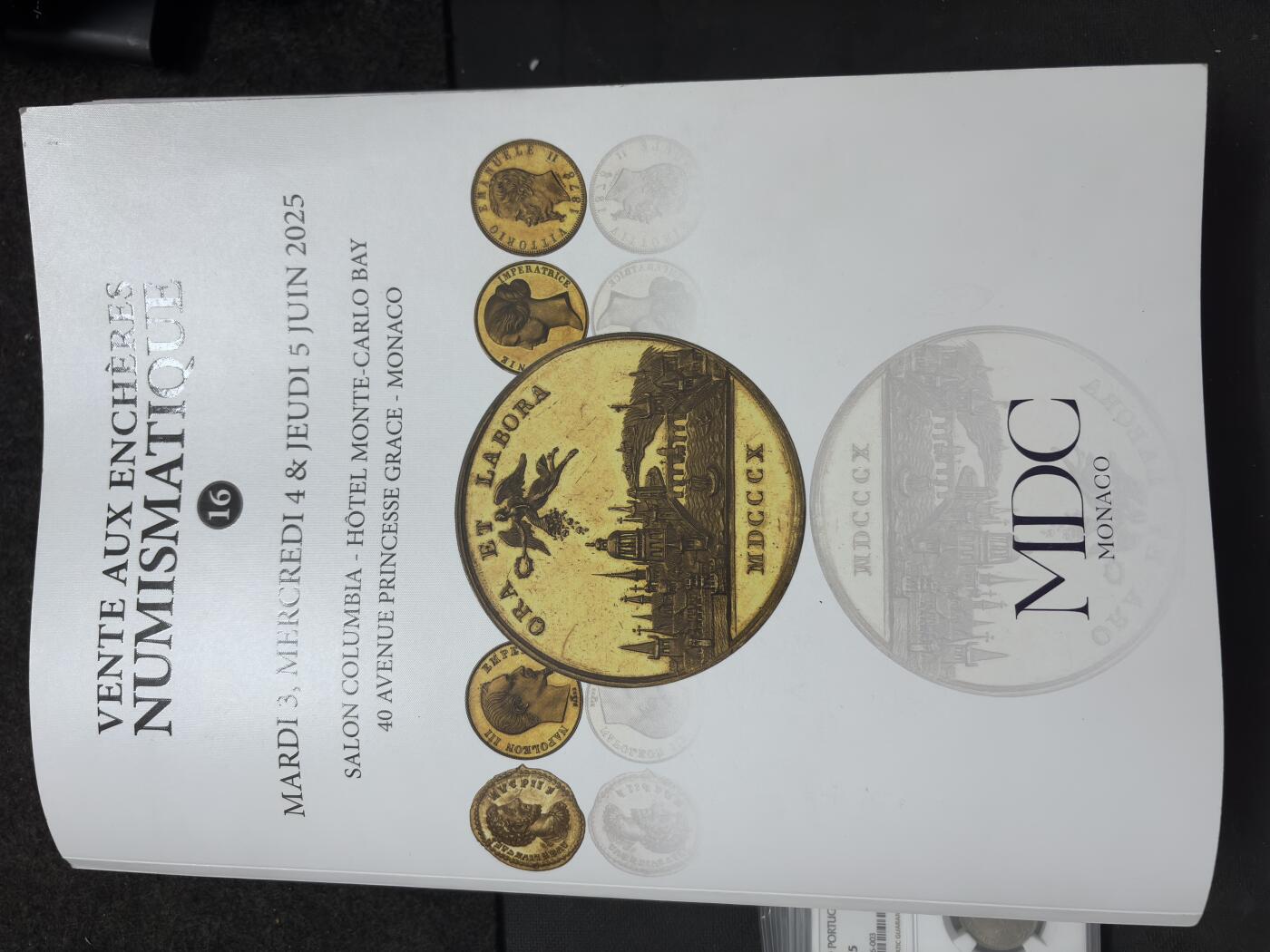 文馨钱币收藏第 283 场，【大雪鉴珍，寒英缀金】金银纪念币精品场，诚邀您的参与【长期接代拍品】 MDC精品拍卖目录 2025年新版 从古希腊到近现代 从币到章 不少精品难得一见 值得收入 全彩印大开本 重达 4-8 公斤以上，此书中拍不包邮，邮费自理，可指定快递（中通，极兔，顺丰）
