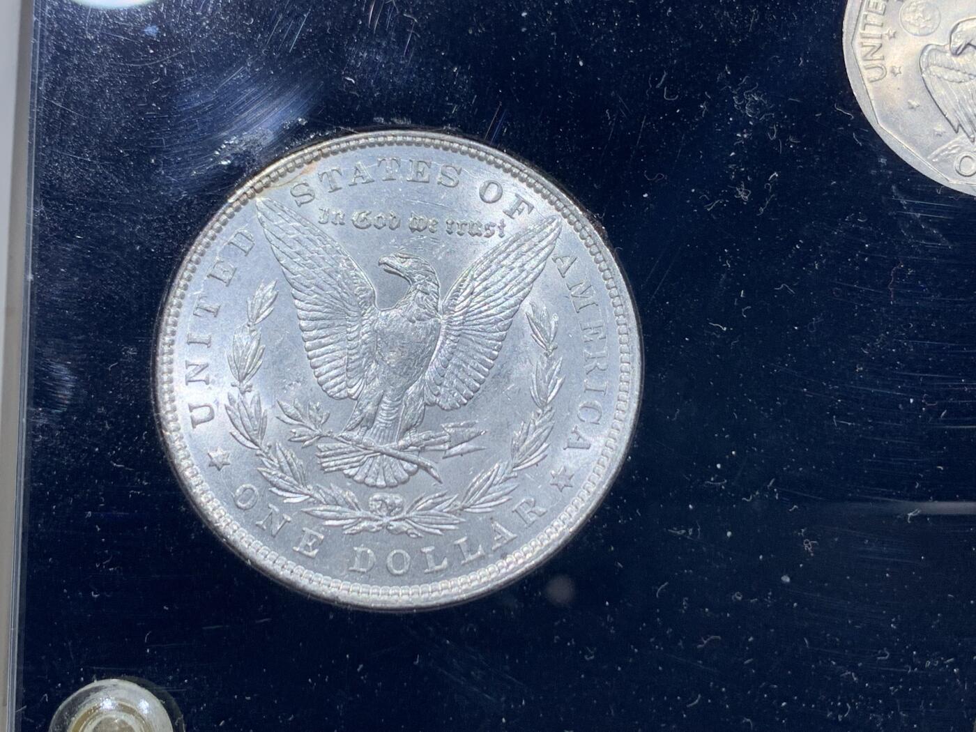 《竞宝斋》第444场 周日，周一，2场连拍 （全场包邮） 美国1美元套装，含1898年摩根，1922年和平鹰银币及3枚1美元镍币，细节见图。