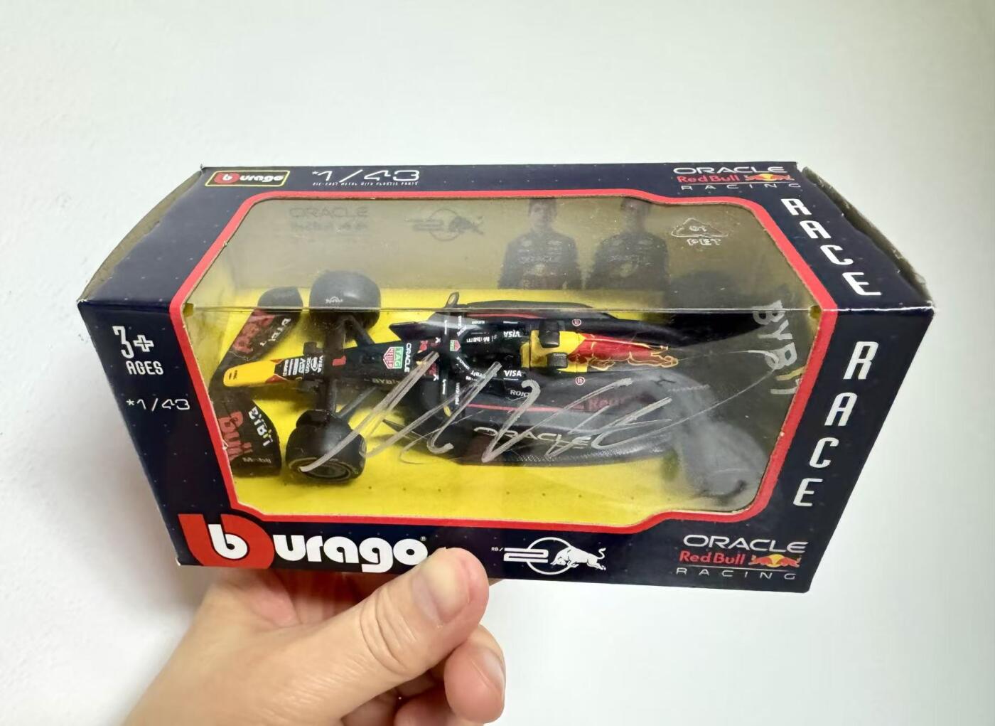 零元拍：马克斯-维斯塔潘亲签1:43红牛RB18冠军F1赛车合金模型
