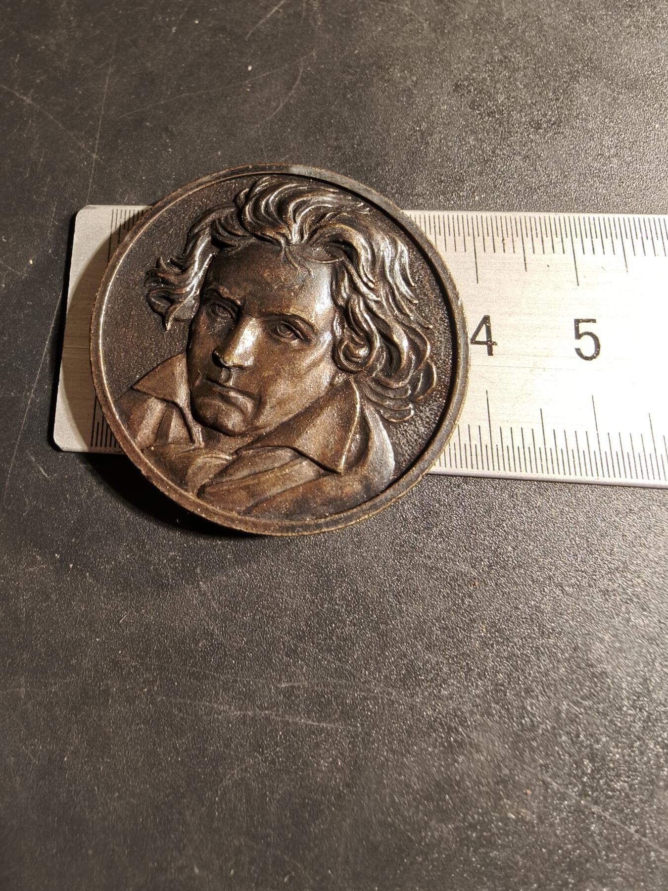 老王徽章第167期 贝多芬纪念章     直径39mm.    重量28g