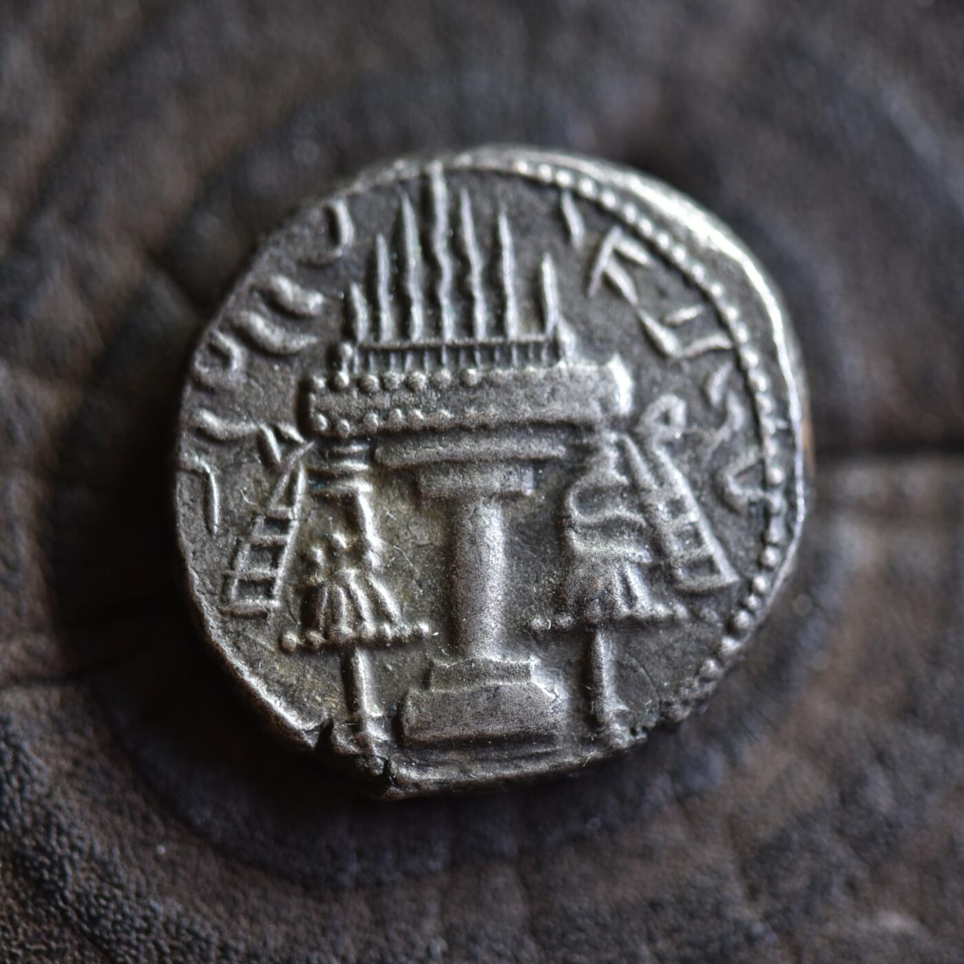 【良泉】【2025年最后一场】12月18日晚19.30点开拍！188组【直播场】西方古代钱币、丝路杂项、印章！ 【藏家出品C】阿尔达希尔一世，四德拉克马，13.7g 少见的萨珊早期四德拉克马银币