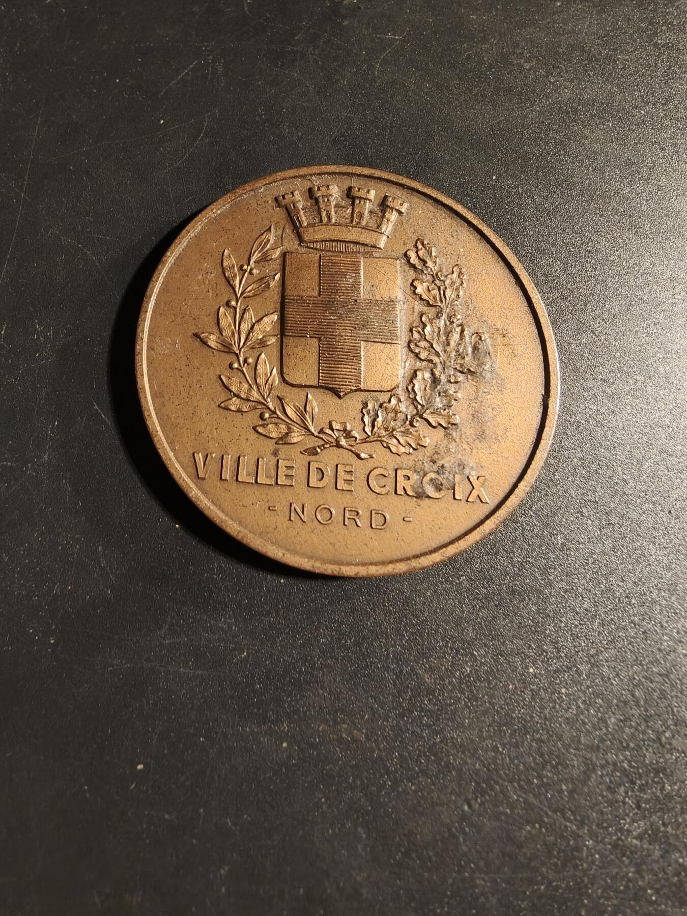 老王徽章第167期 法国北部省克鲁瓦市大铜章      直径50mm.    重量60g