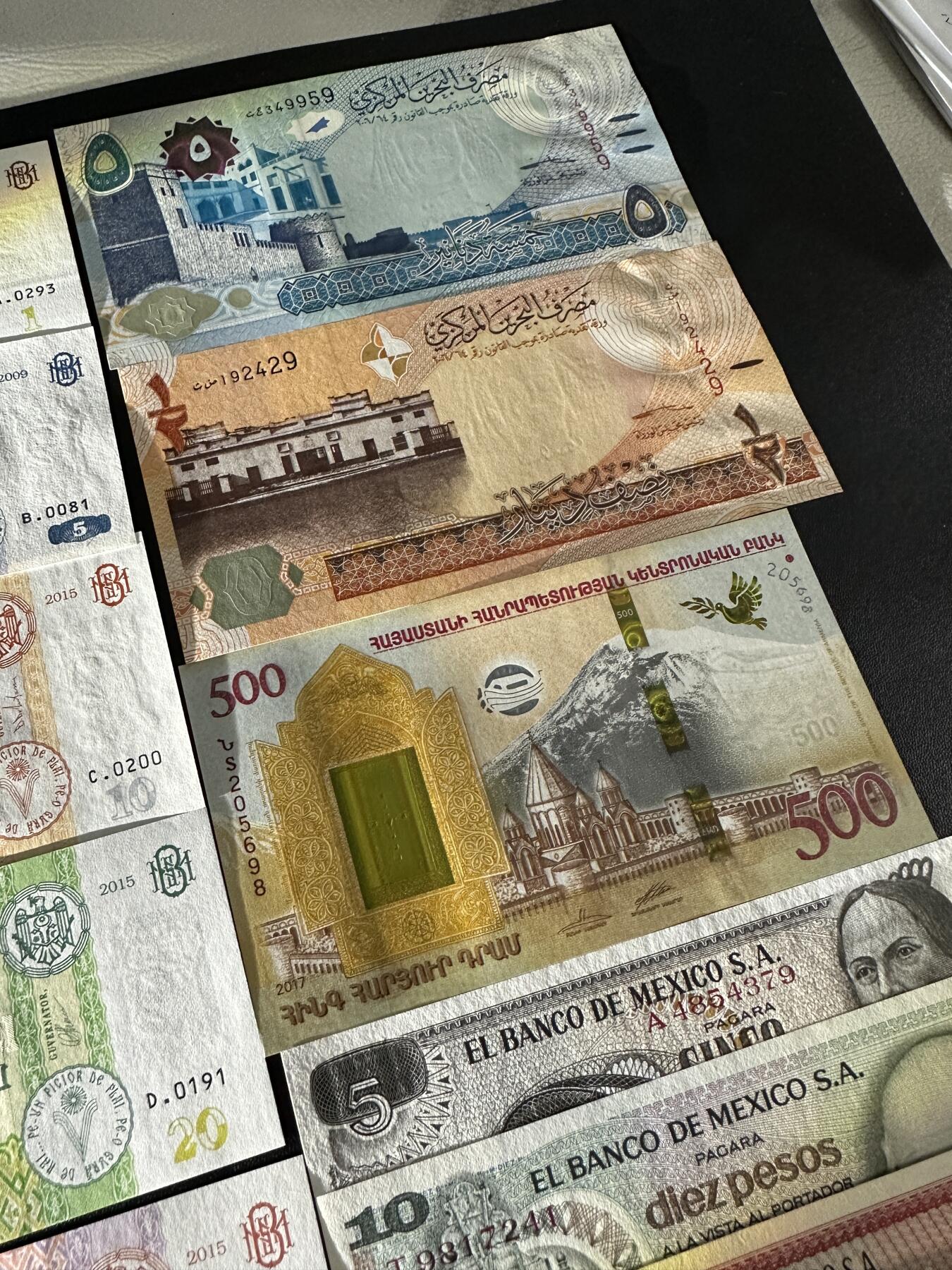 《外钞收藏家》第五百九十期（欧洲强钞、港币、硬通货及丰富裸币大拍场）（本平台长期征集拍品、欢迎藏友们联系合作） 亚美尼亚、巴林、摩尔多瓦、墨西哥17张一起 全新 墨西哥比索边上轻微潮