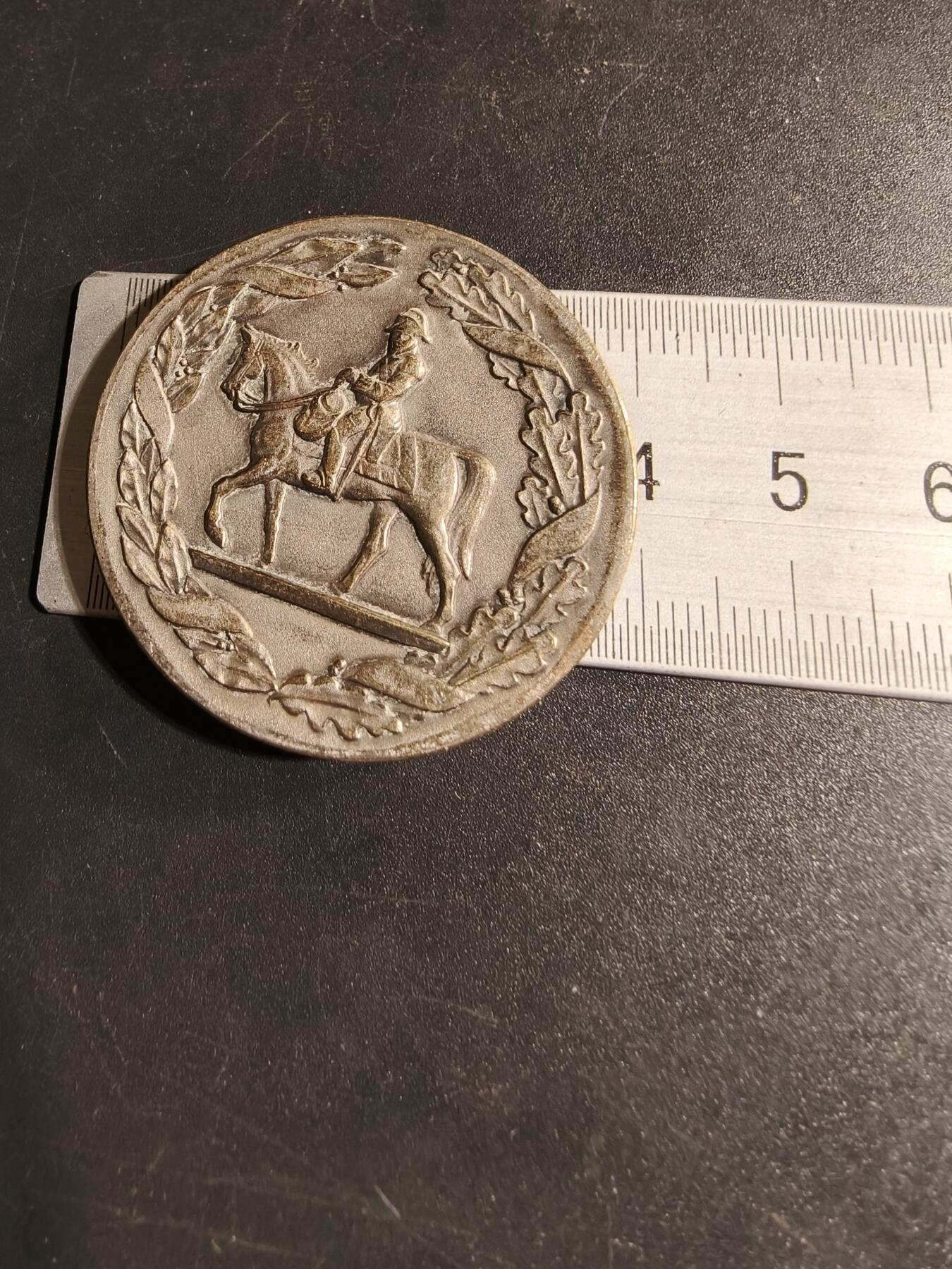 老王徽章第167期 柏林1982年25公里越野跑纪念章     直径39mm.    重量31.4g