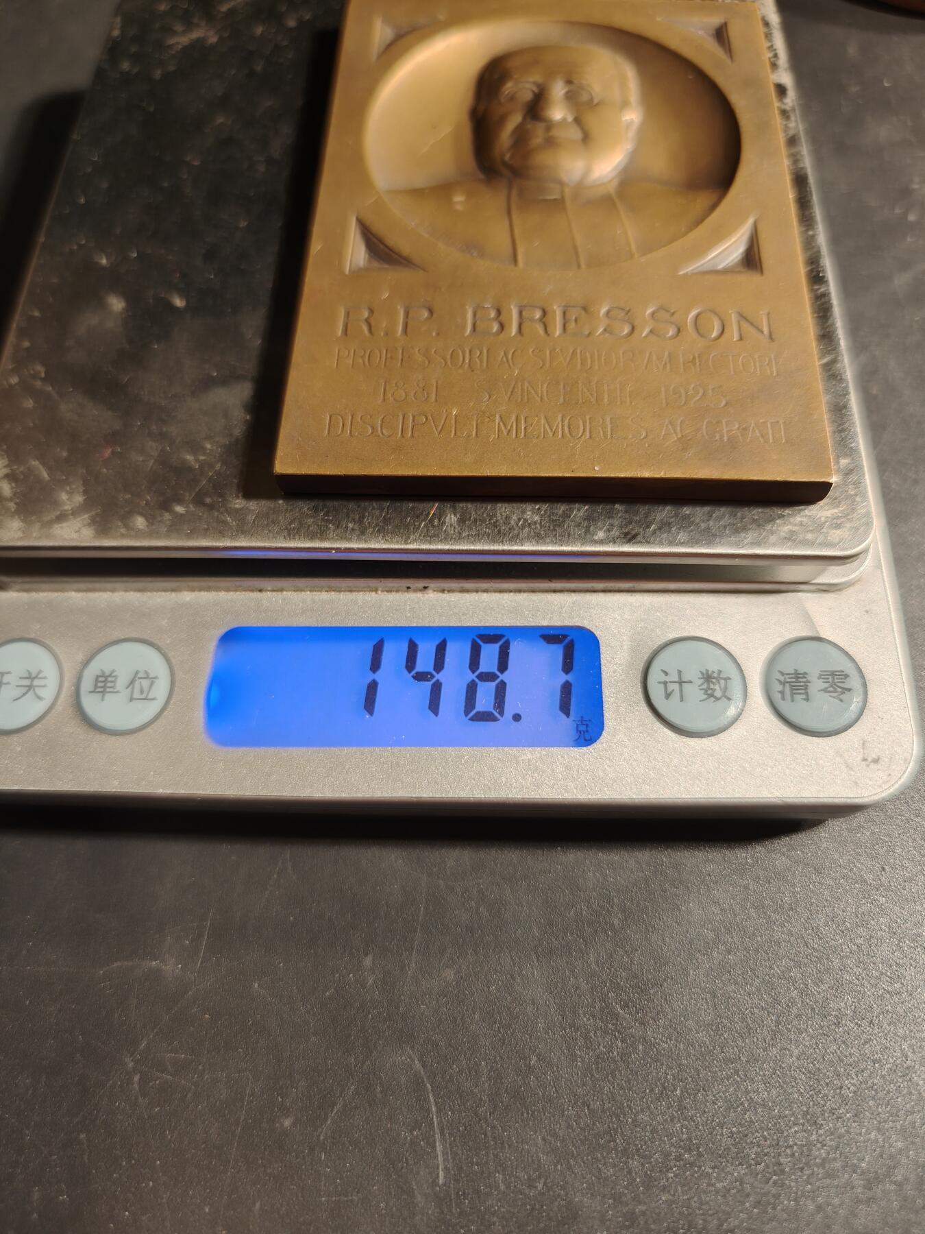 老王徽章第167期 意大利R.P. BRESSON教授方形大铜章     尺寸57×80mm.     重量148.7g