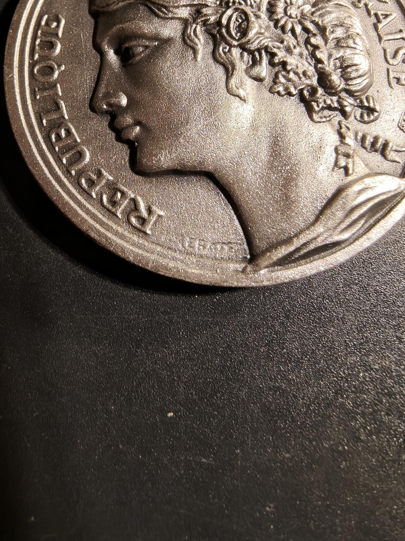 老王徽章第167期 法国鲁昂国民议会镀银大铜章    直径51mm.    重量71.4g