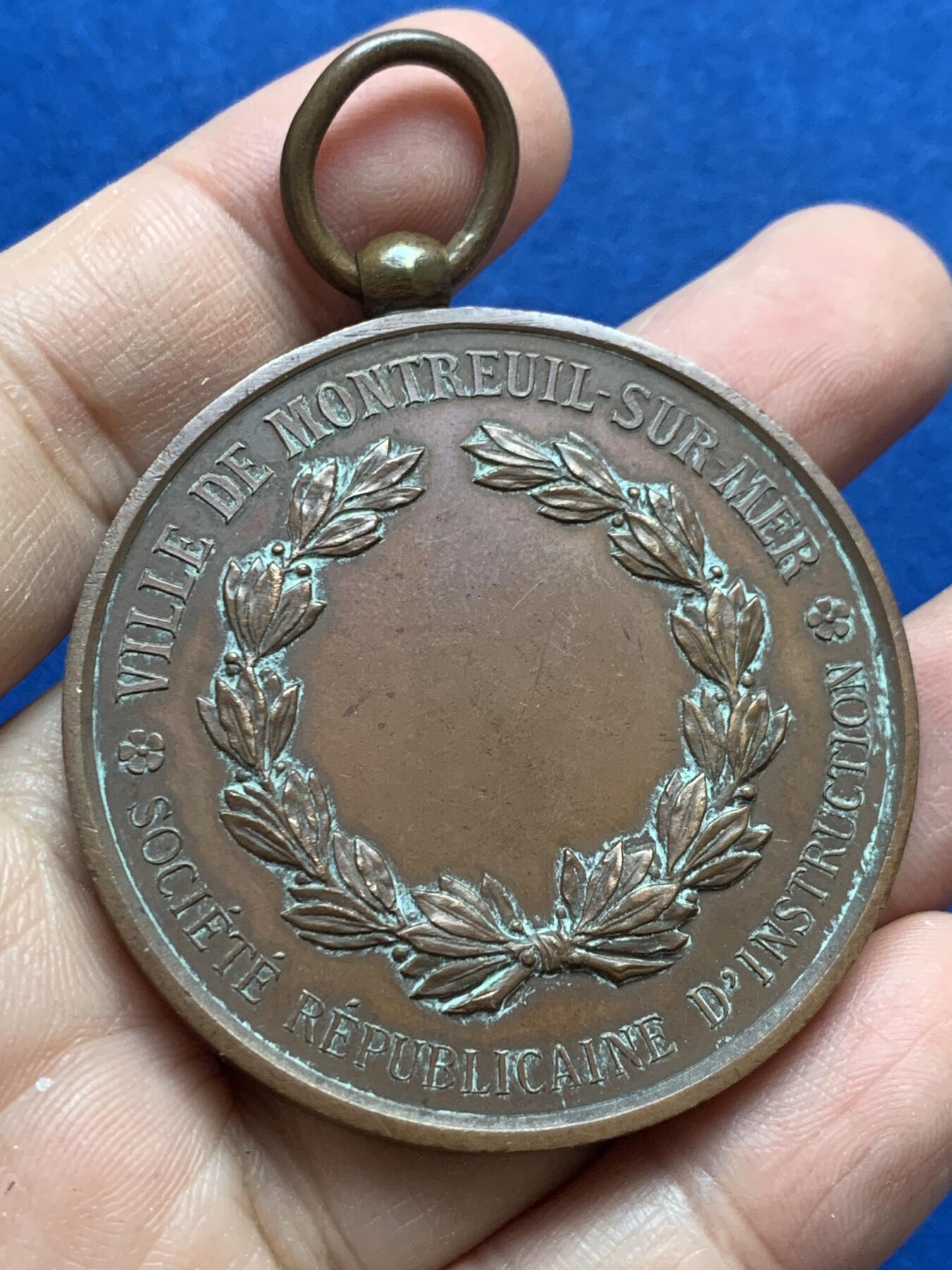 《竞宝斋》第444场 周日，周一，2场连拍 （全场包邮） 法国里昂教育铜质奖章 直径50.2mm，重量62.8g，早期老章，无边铭。