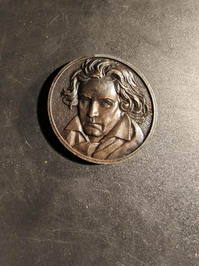 老王徽章第167期 - 贝多芬纪念章     直径39mm.    重量28g