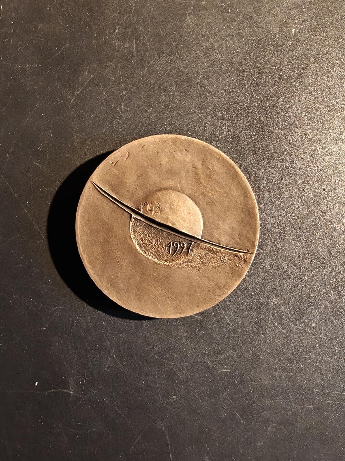 老王徽章第167期 法国大铜章    直径50mm.    重量75.1g