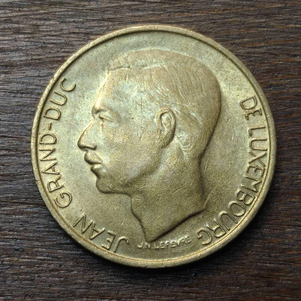 【铜匠收藏】★第134场★散币场，无佣金，30包邮。不满30元，支付5元运费。《接受代拍 代送NGC评级》 1986年 卢森堡 5法郎 黄铜币