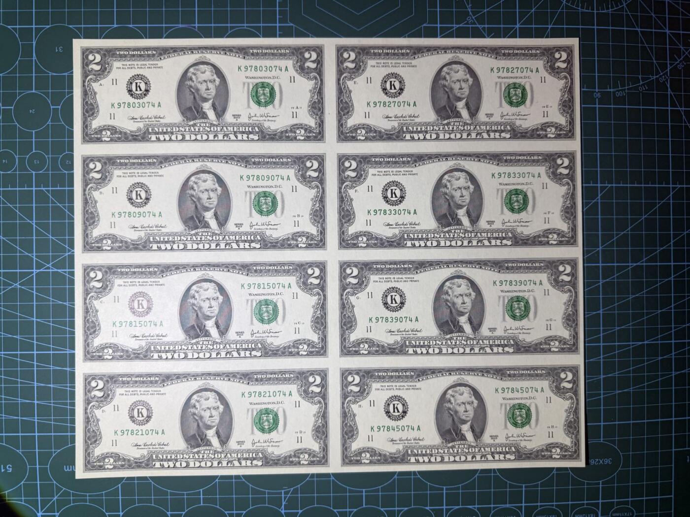 【炜奕收藏】，第五十二期 2003年美国2美元8连体，UNC品相